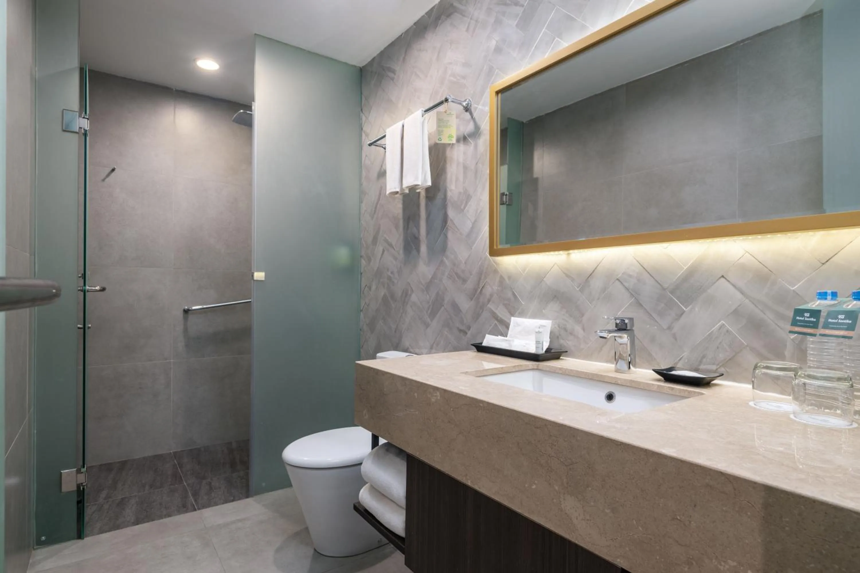 Bathroom in Hotel Santika Lahat