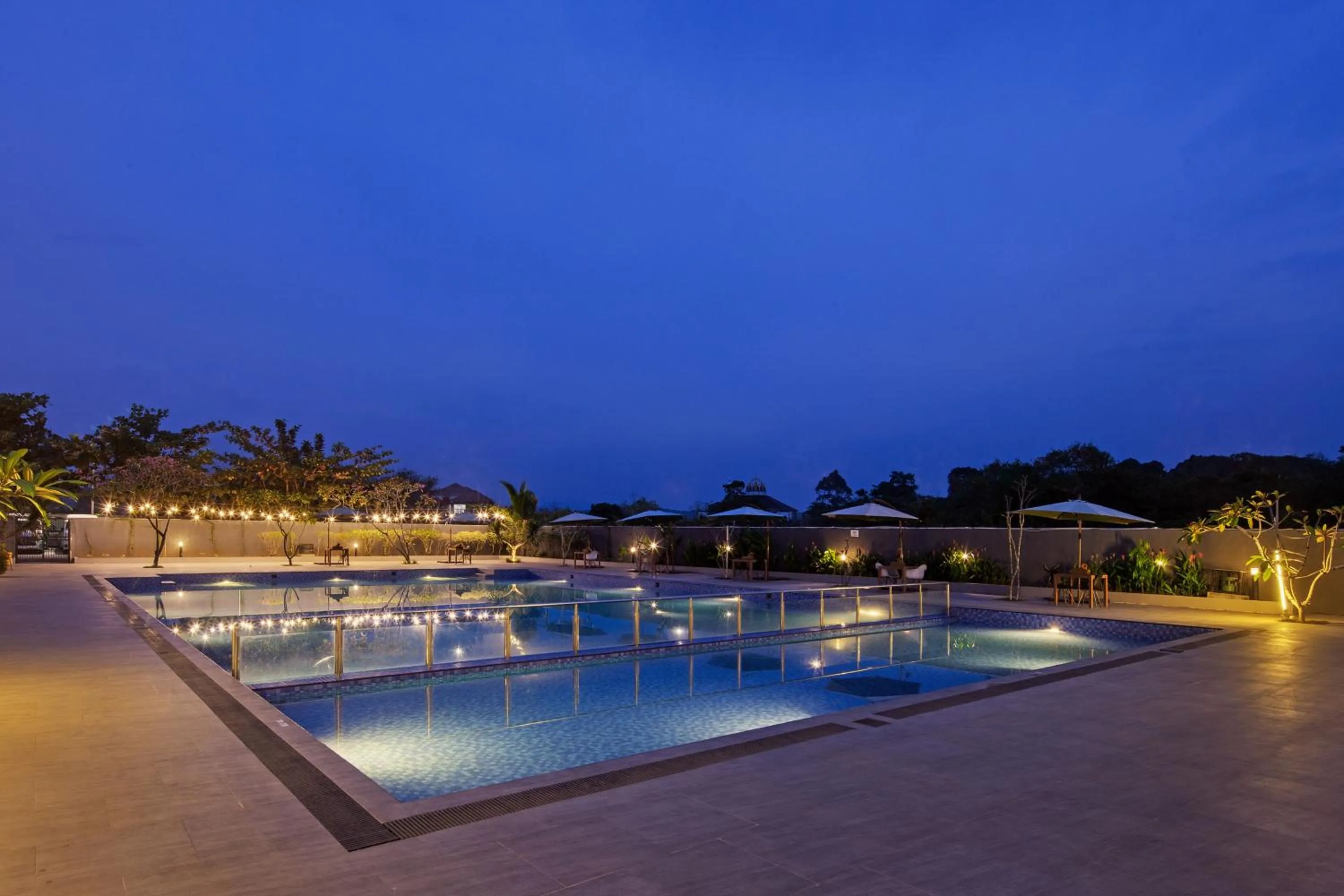 Swimming pool in Hotel Santika Lahat