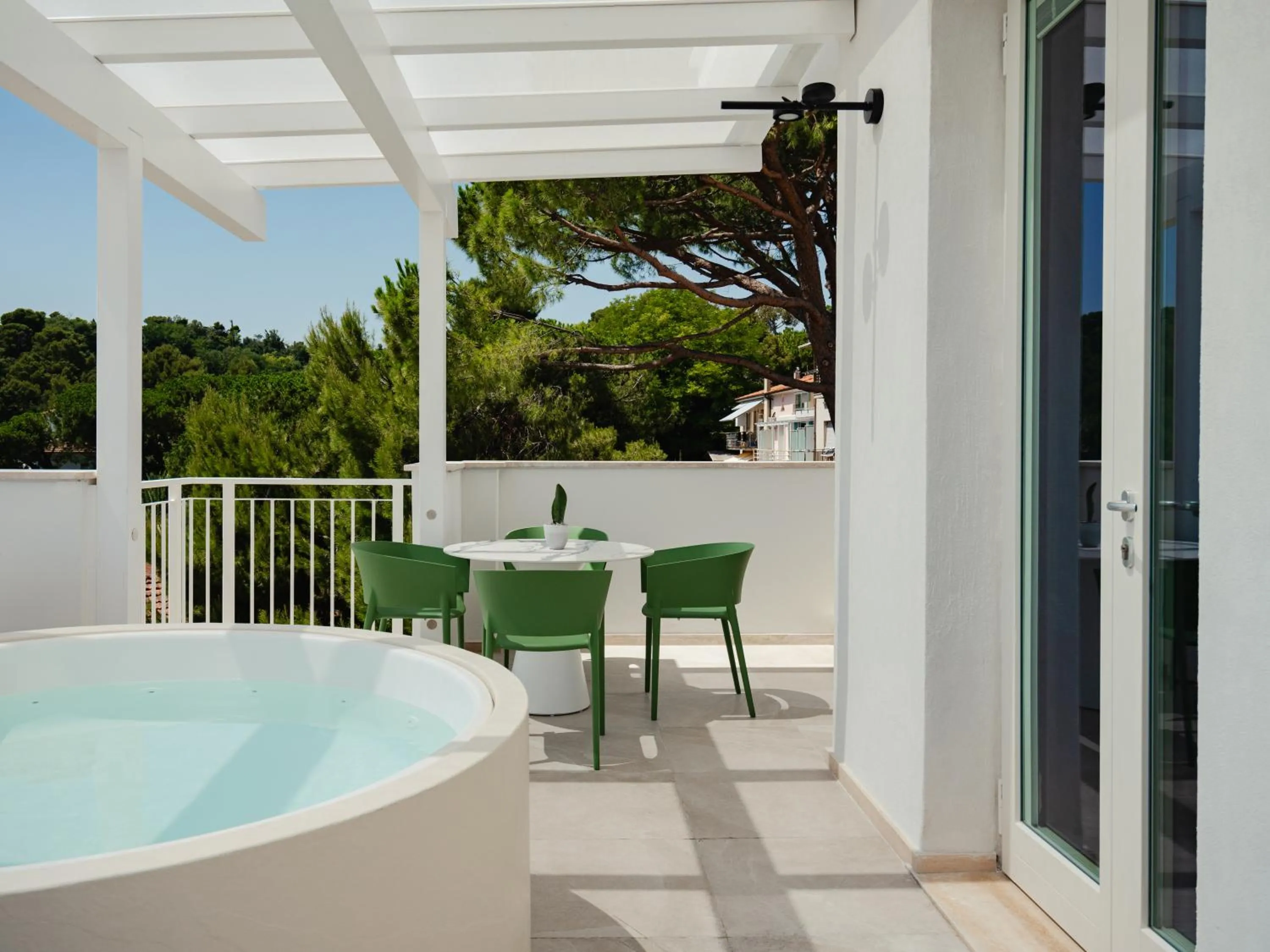 Hot Tub in View Place & Spa