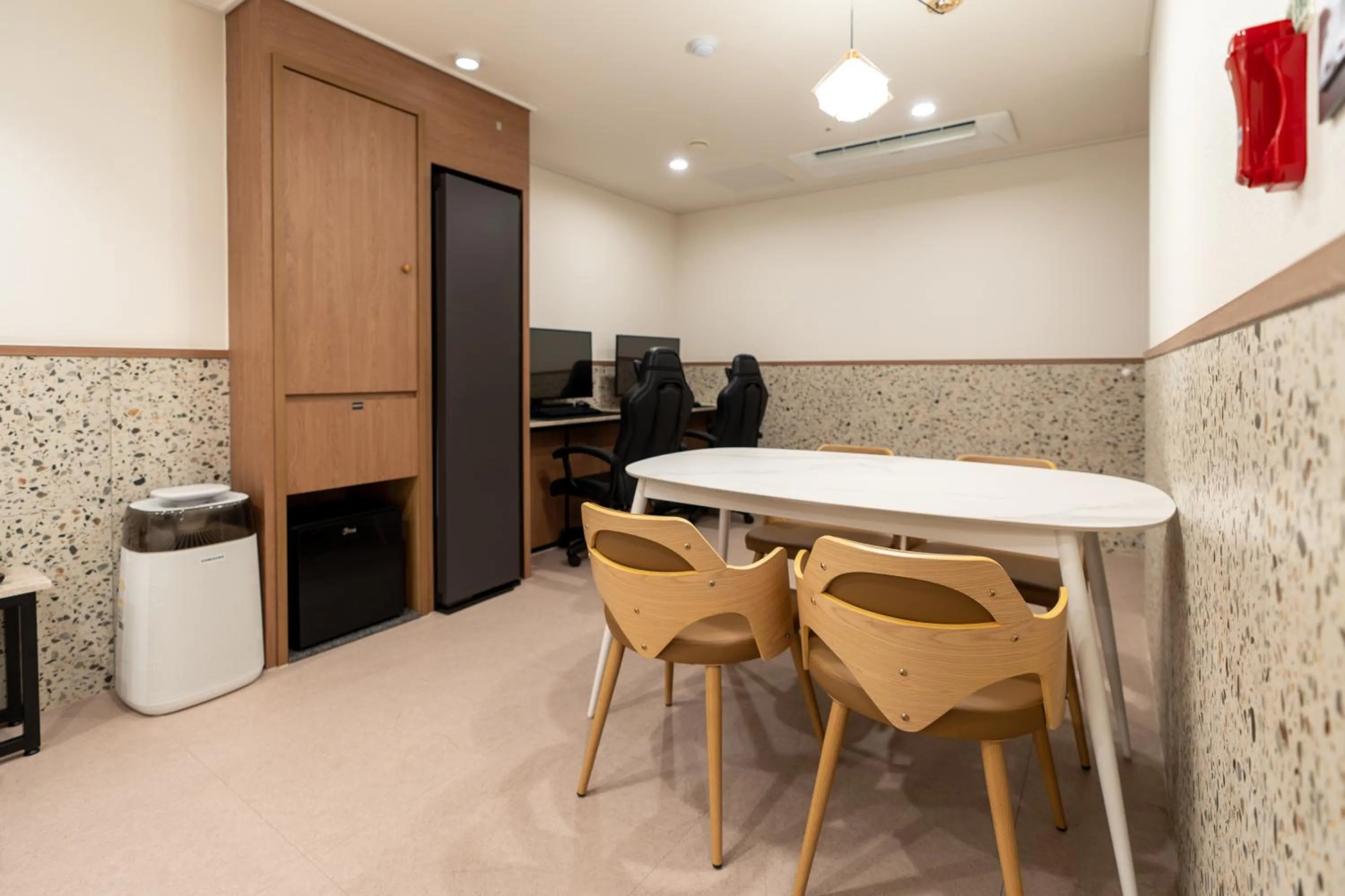 Seating area in Jecheon Hound Hotel