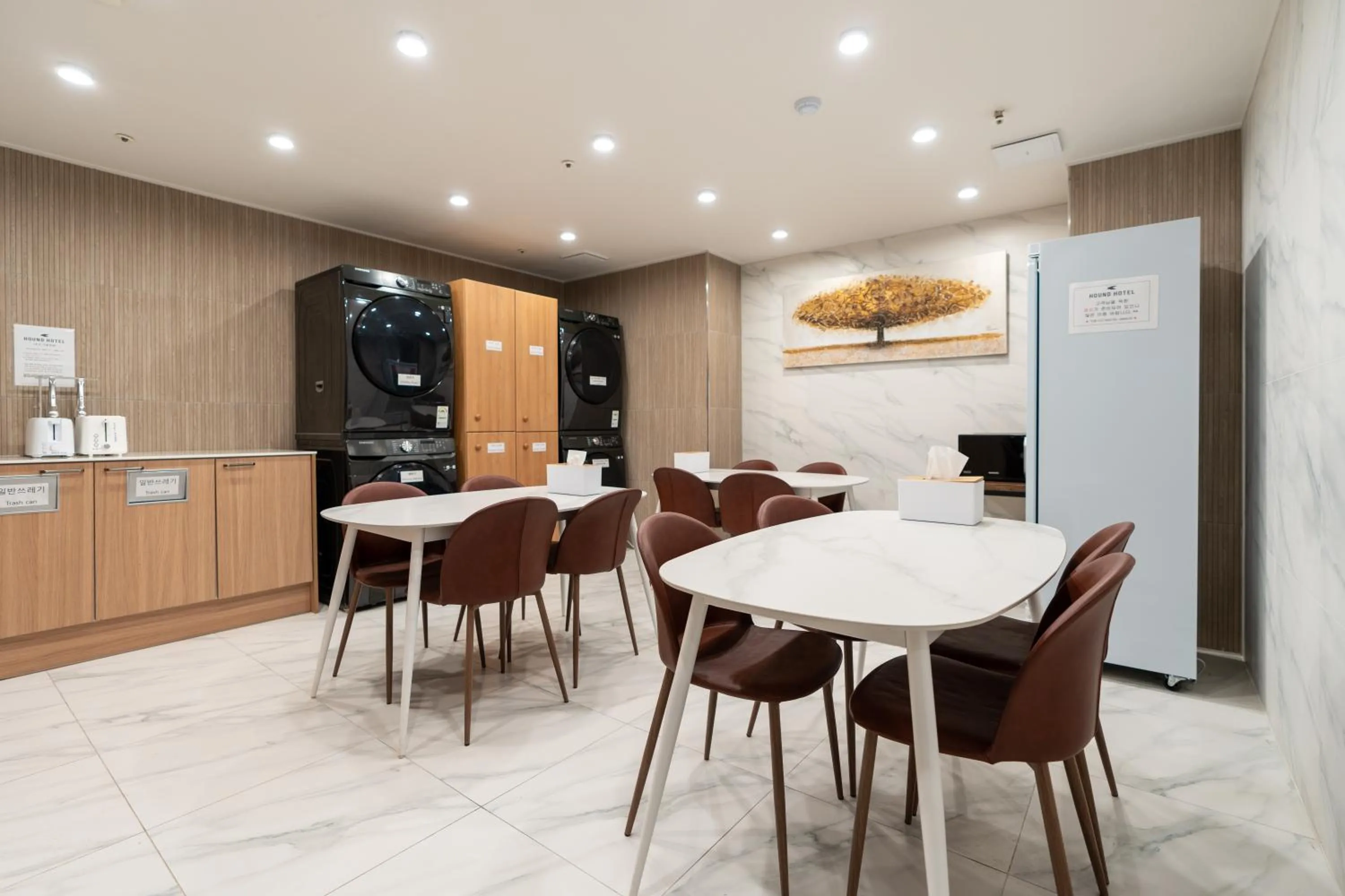 Dining area in Jecheon Hound Hotel