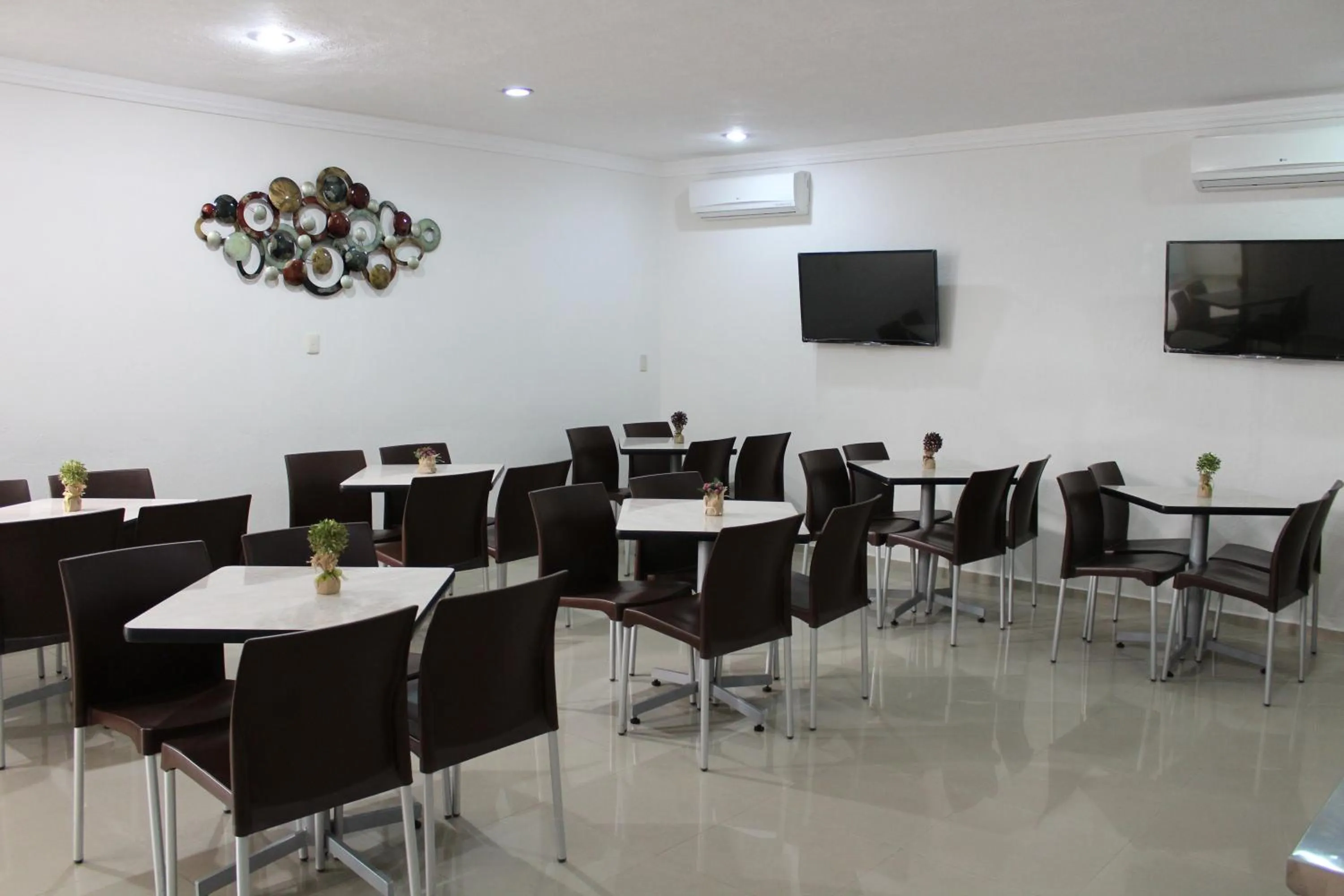 Restaurant/places to eat in Hotel CEO Group