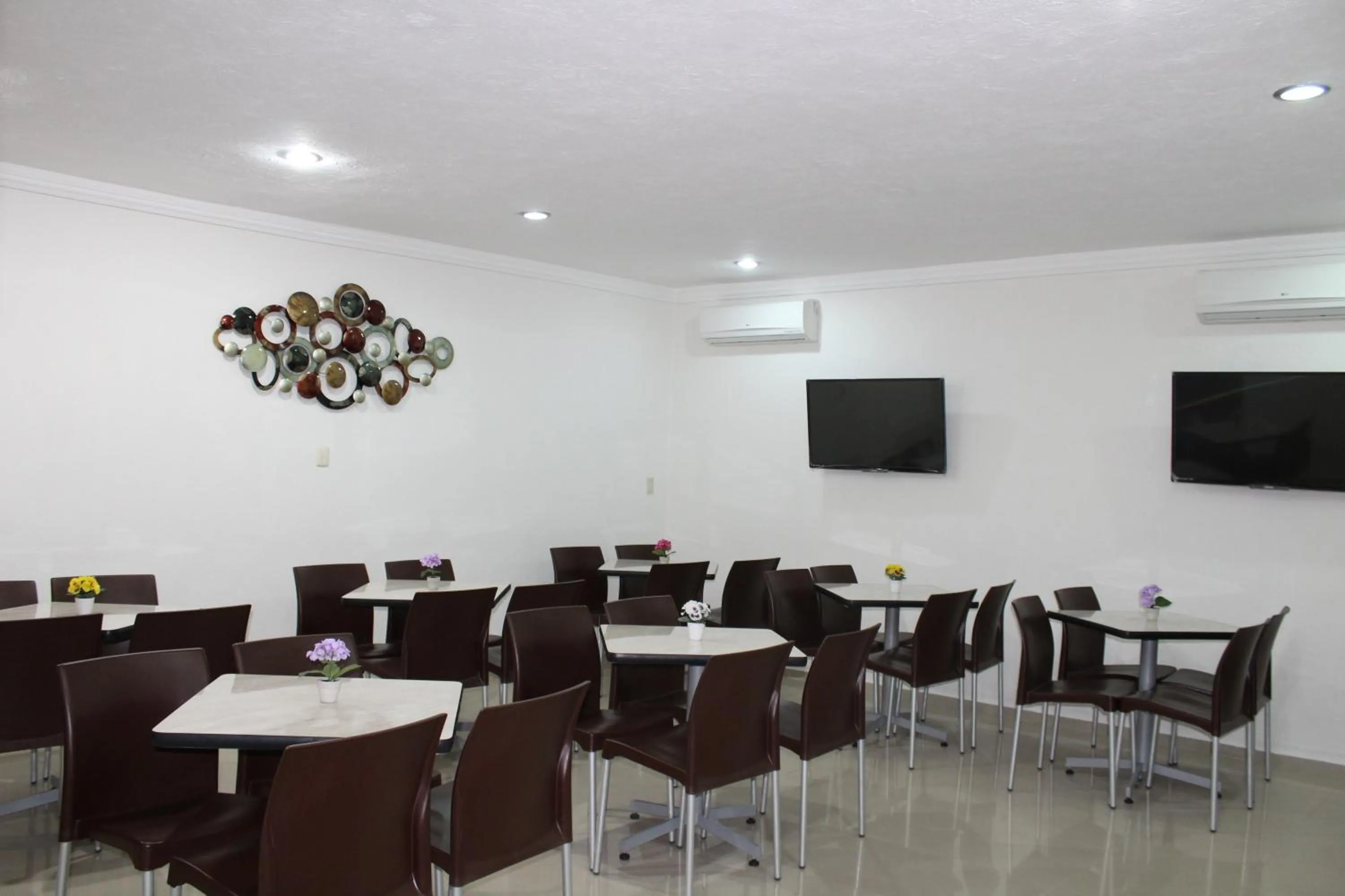 Restaurant/places to eat in Hotel CEO Group