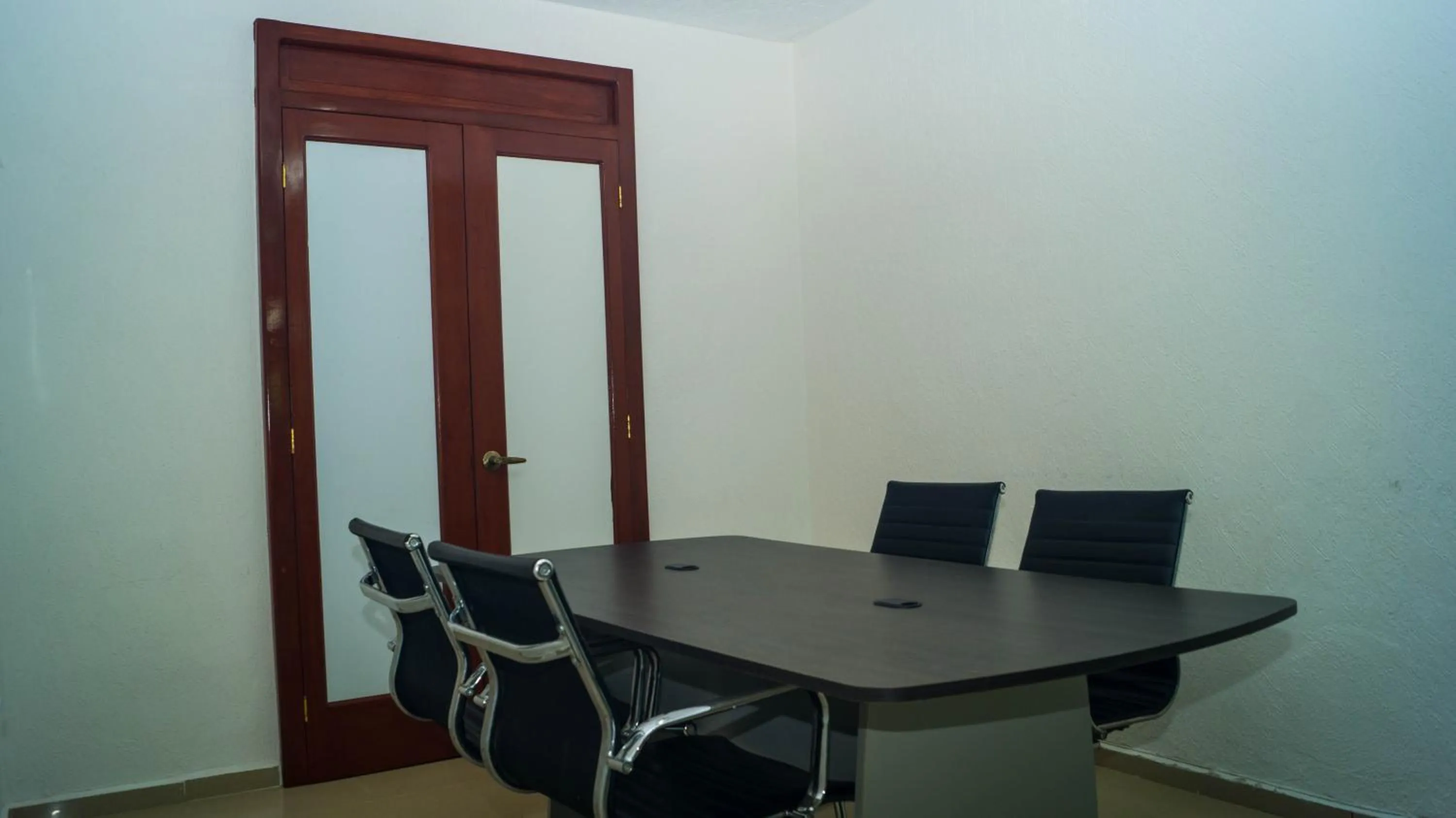 Business facilities in Hotel CEO Group
