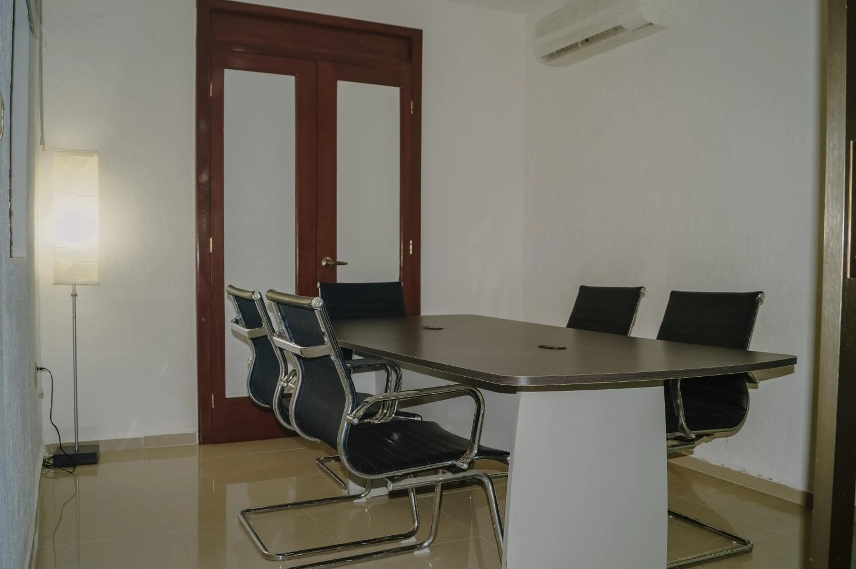 Business facilities in Hotel CEO Group
