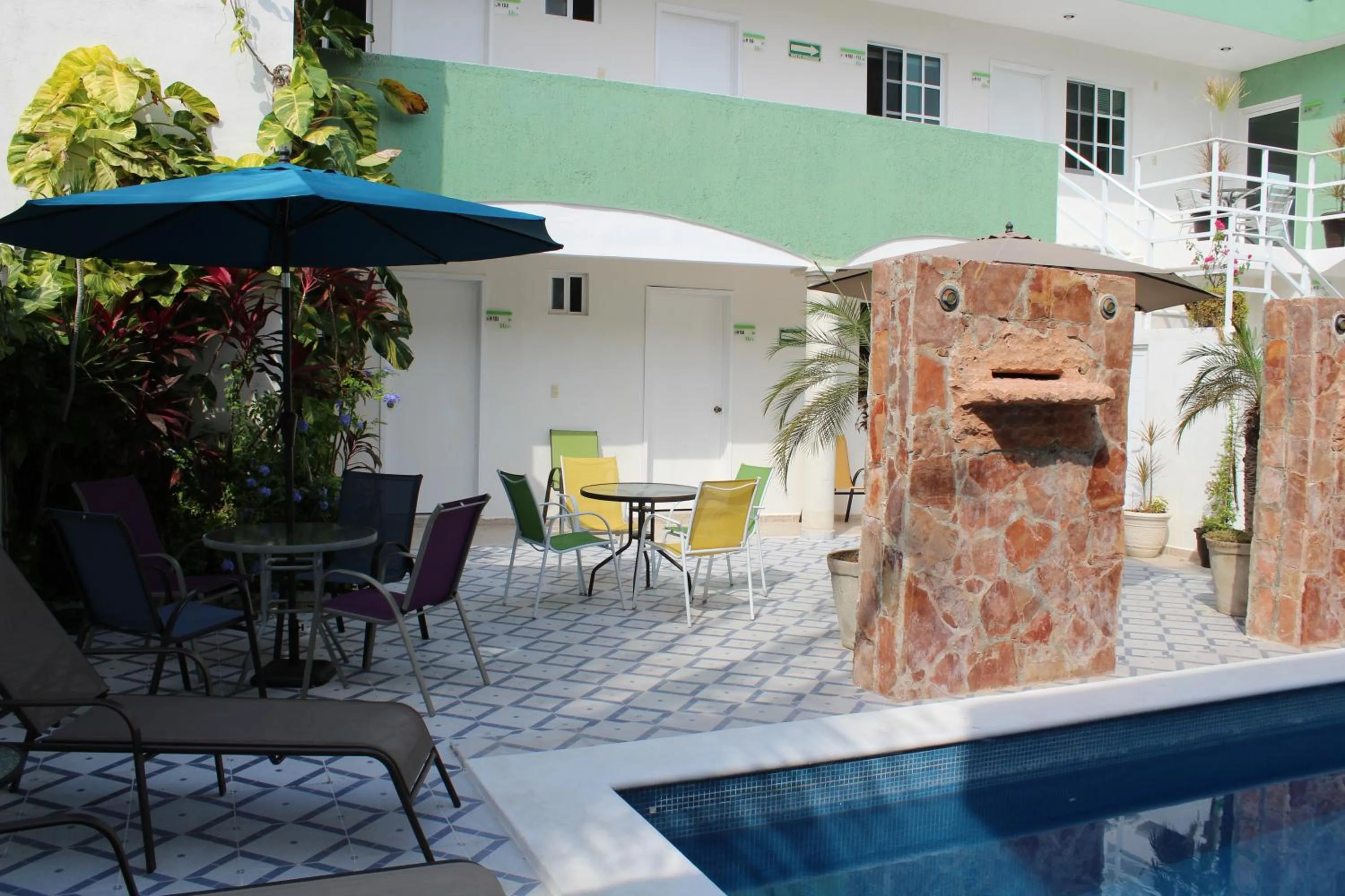 Restaurant/places to eat in Hotel Malecón