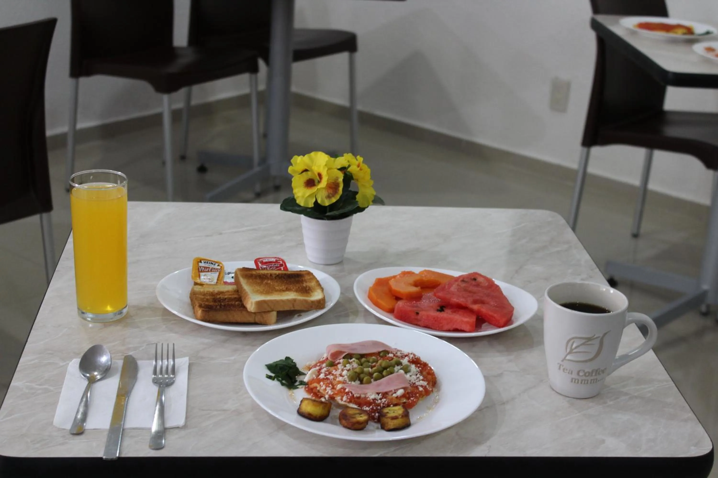 Breakfast in Hotel Malecón