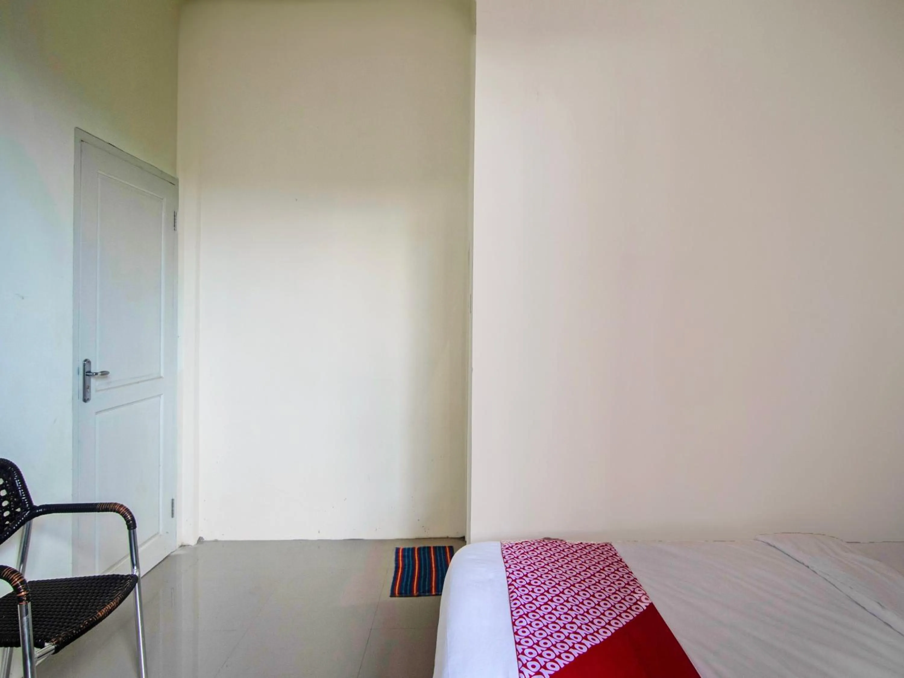 Bedroom, Bed in Hotel O Miracle Kost