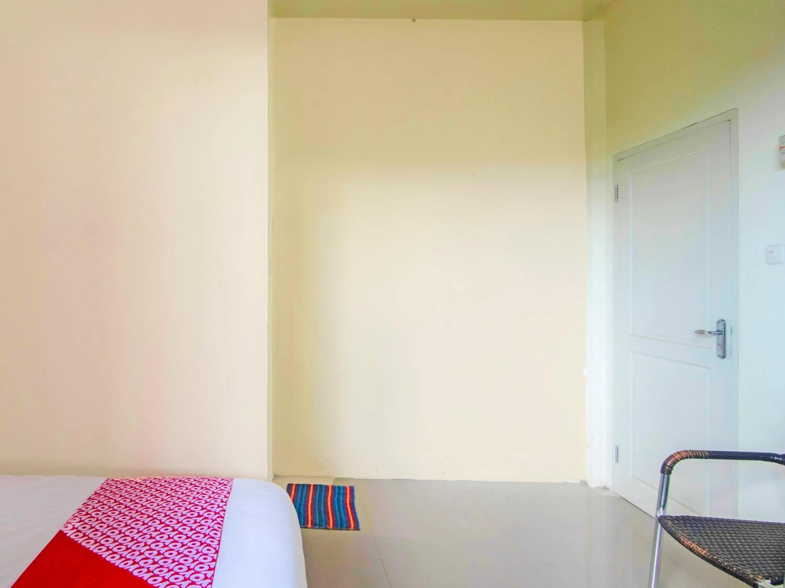 Bedroom, Bed in Hotel O Miracle Kost