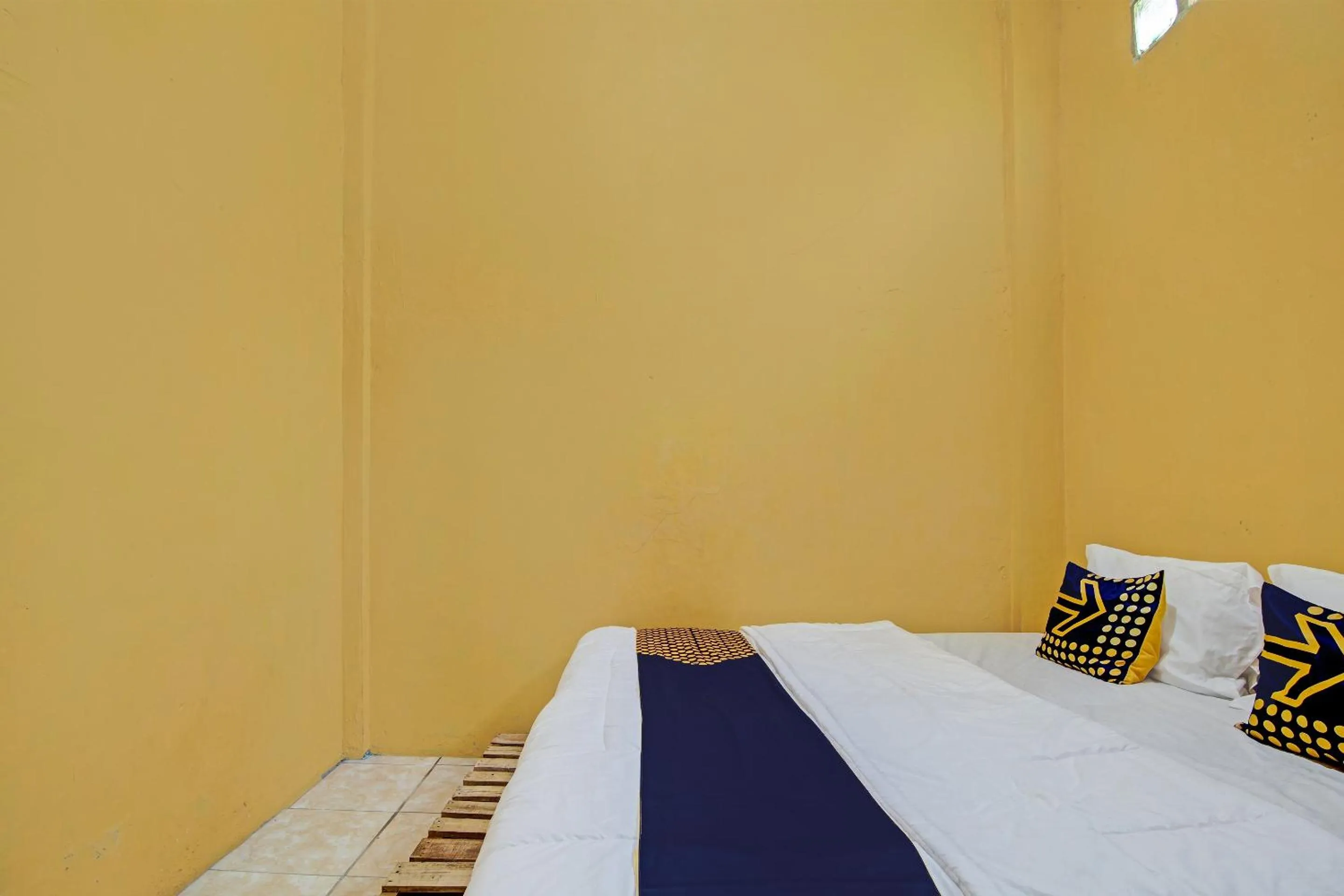 Bedroom, Bed in Hotel O Penginapan Syafira Near Perumahan Mustamindo Permai 1