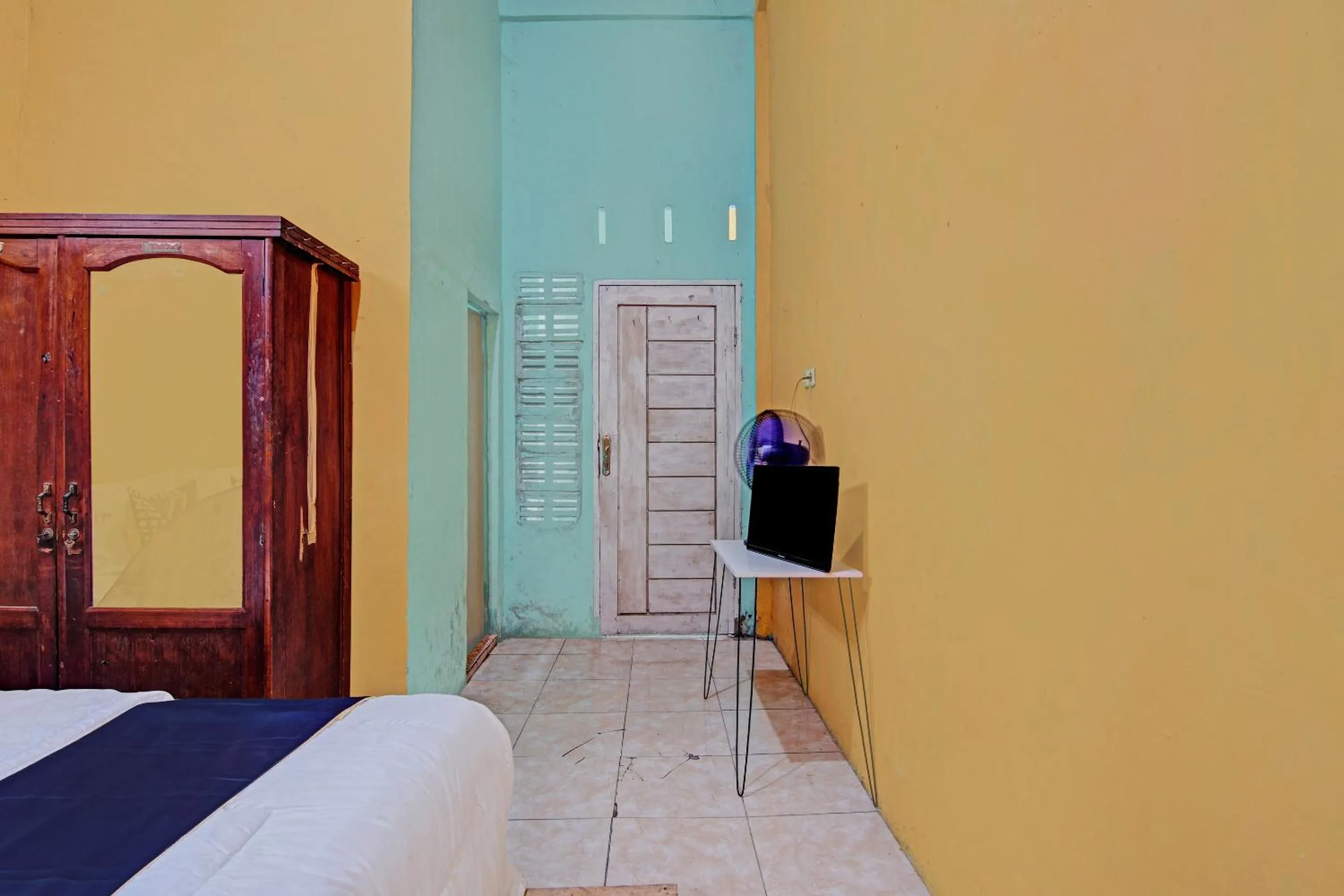 Bedroom, Bed in Hotel O Penginapan Syafira Near Perumahan Mustamindo Permai 1