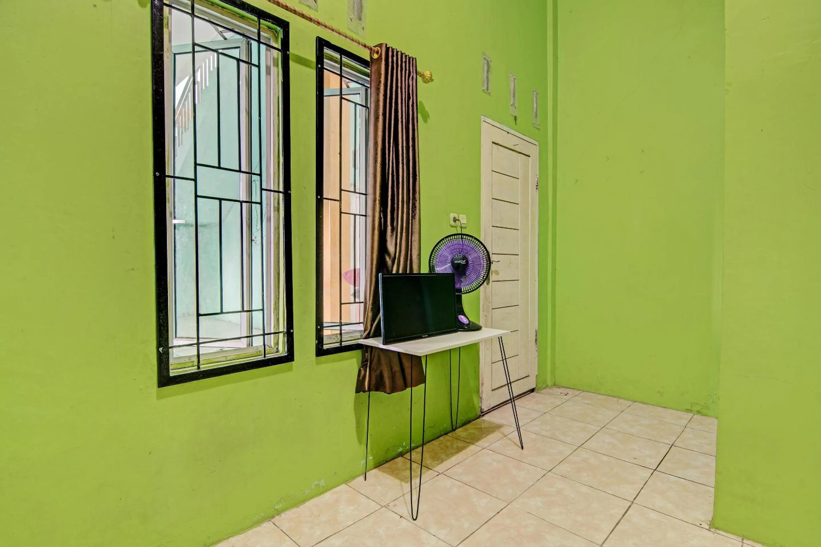 Bedroom in Hotel O Penginapan Syafira Near Perumahan Mustamindo Permai 1