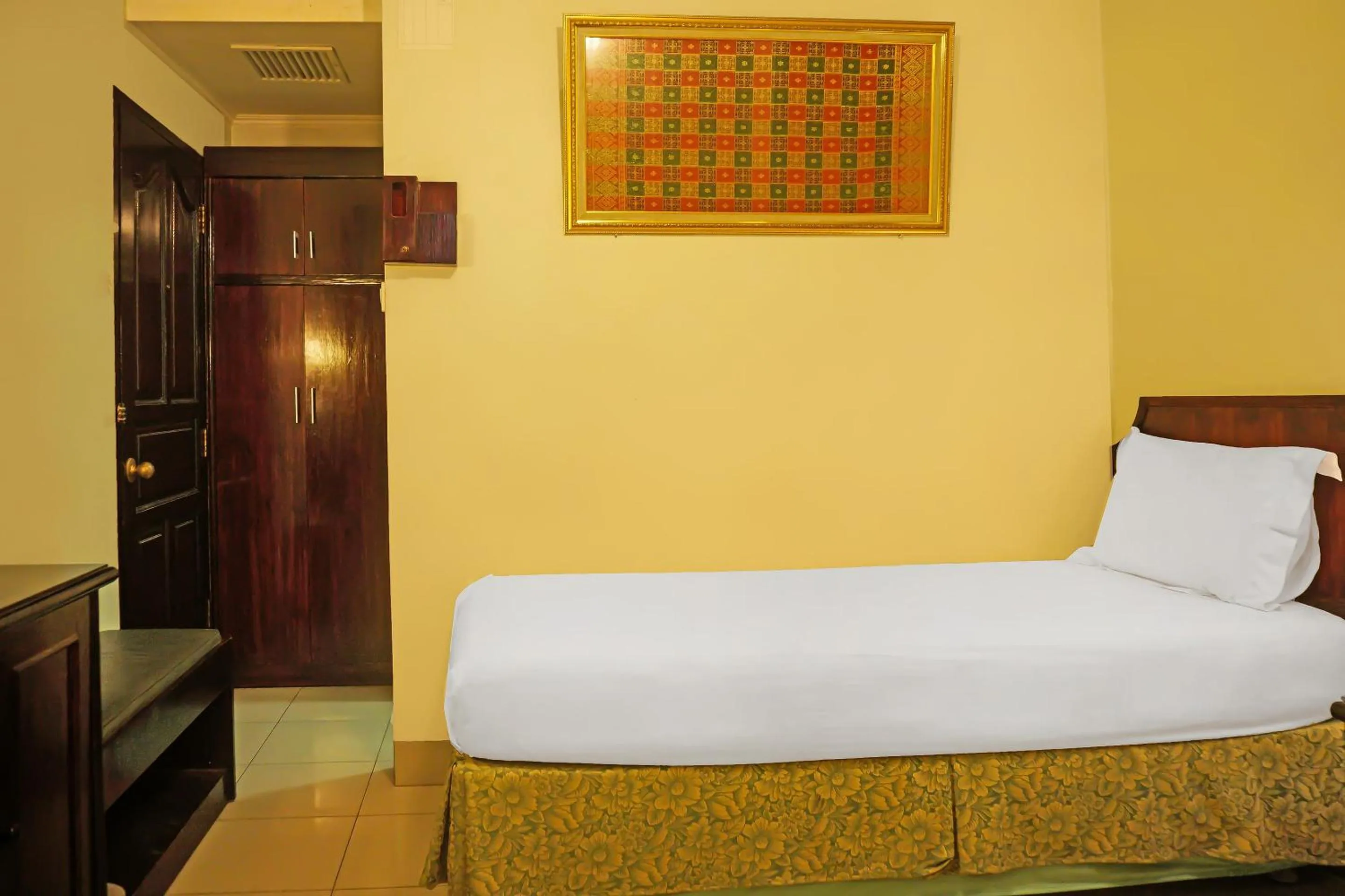 Bedroom, Bed in Collection O 92690 Hotel Limas