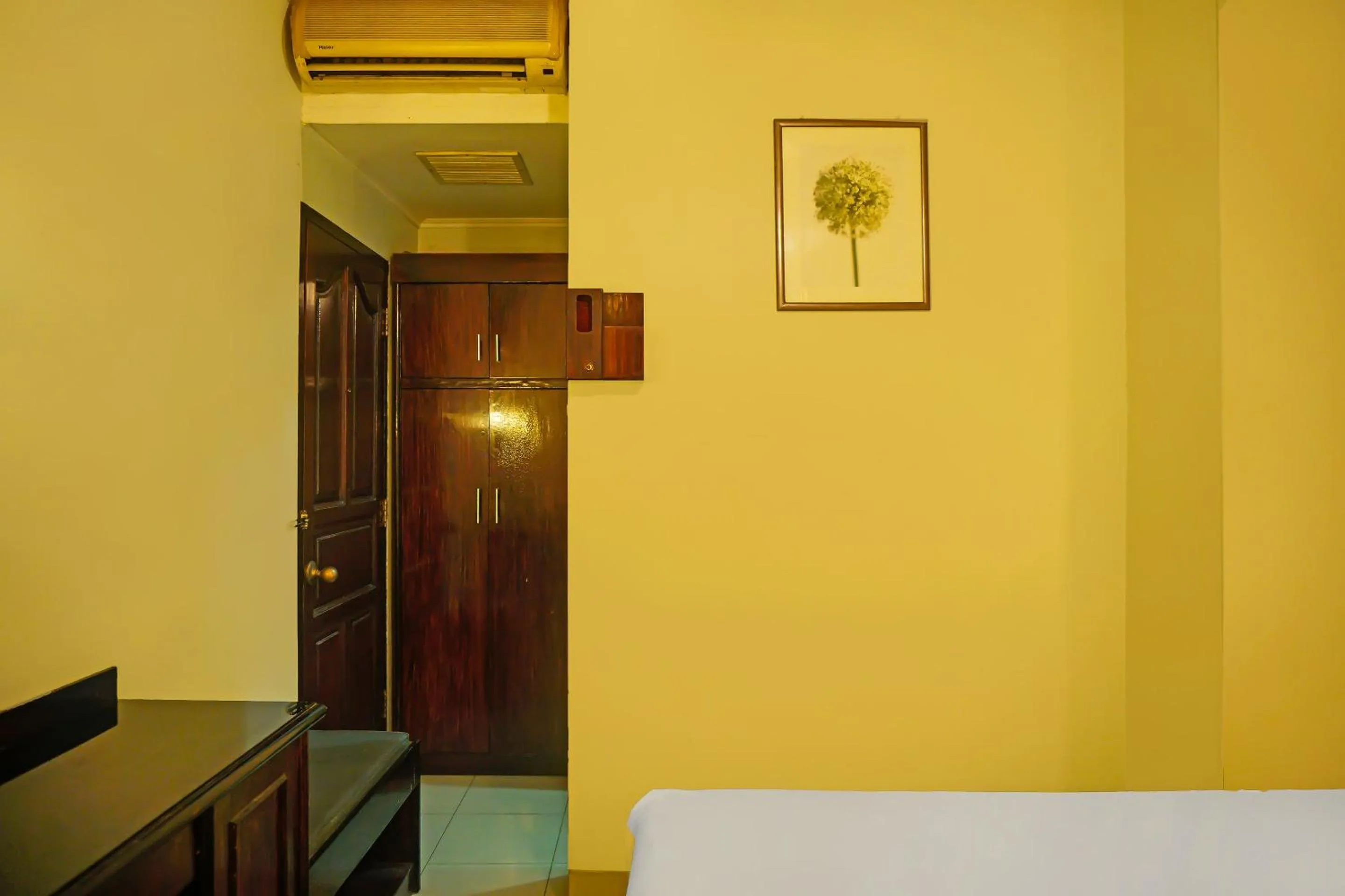 Bedroom, Bed in Collection O 92690 Hotel Limas