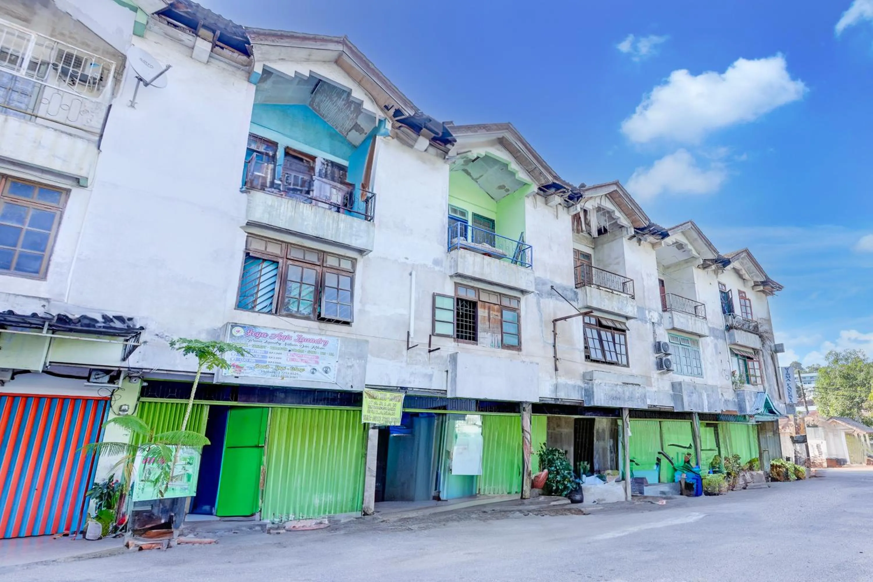 Facade/entrance in Hotel O Joyoakis 2 Homestay SyariahNearMall Nagoya Hill