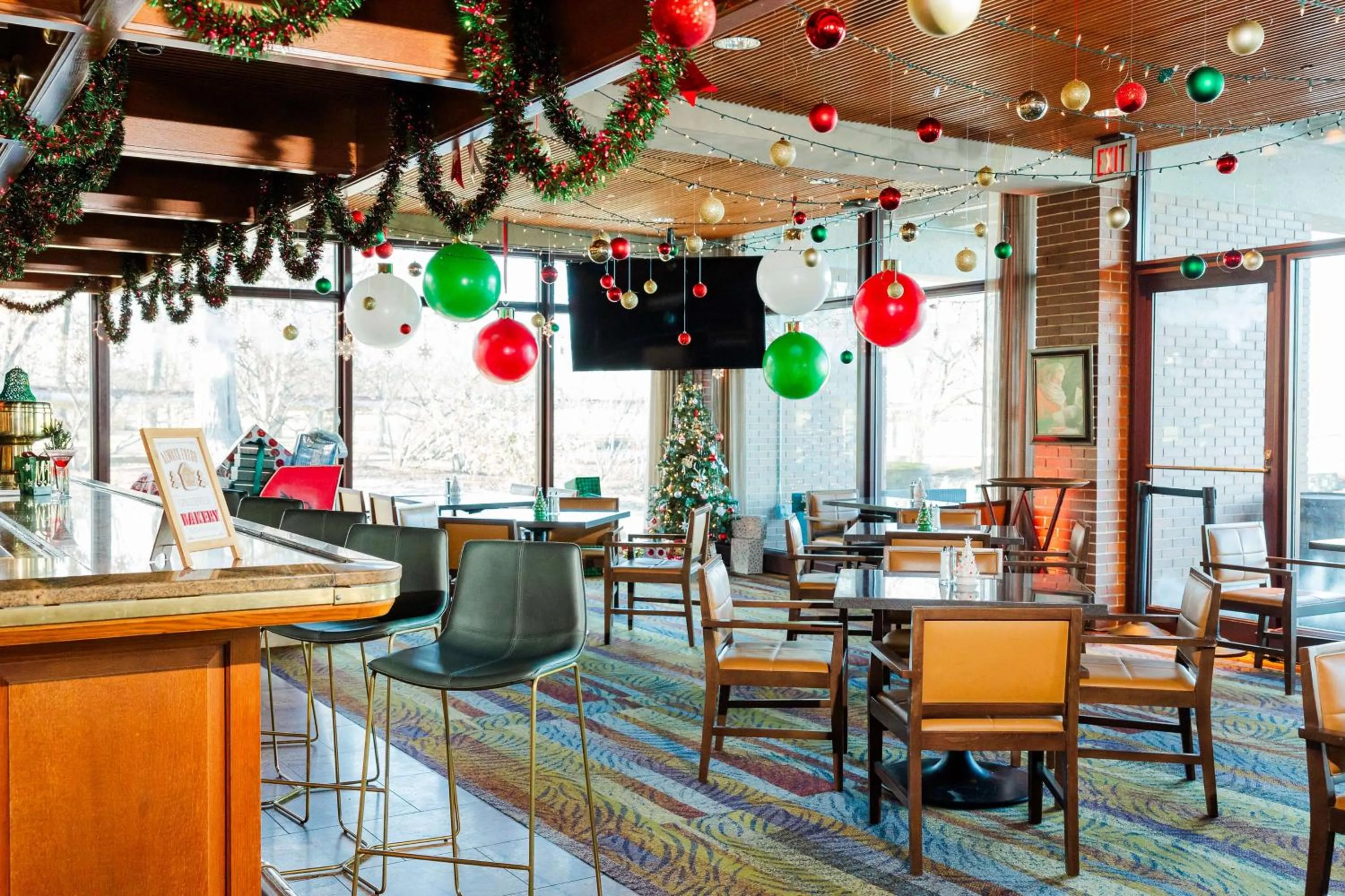 Lounge or bar in Hyatt Lodge Oak Brook Chicago