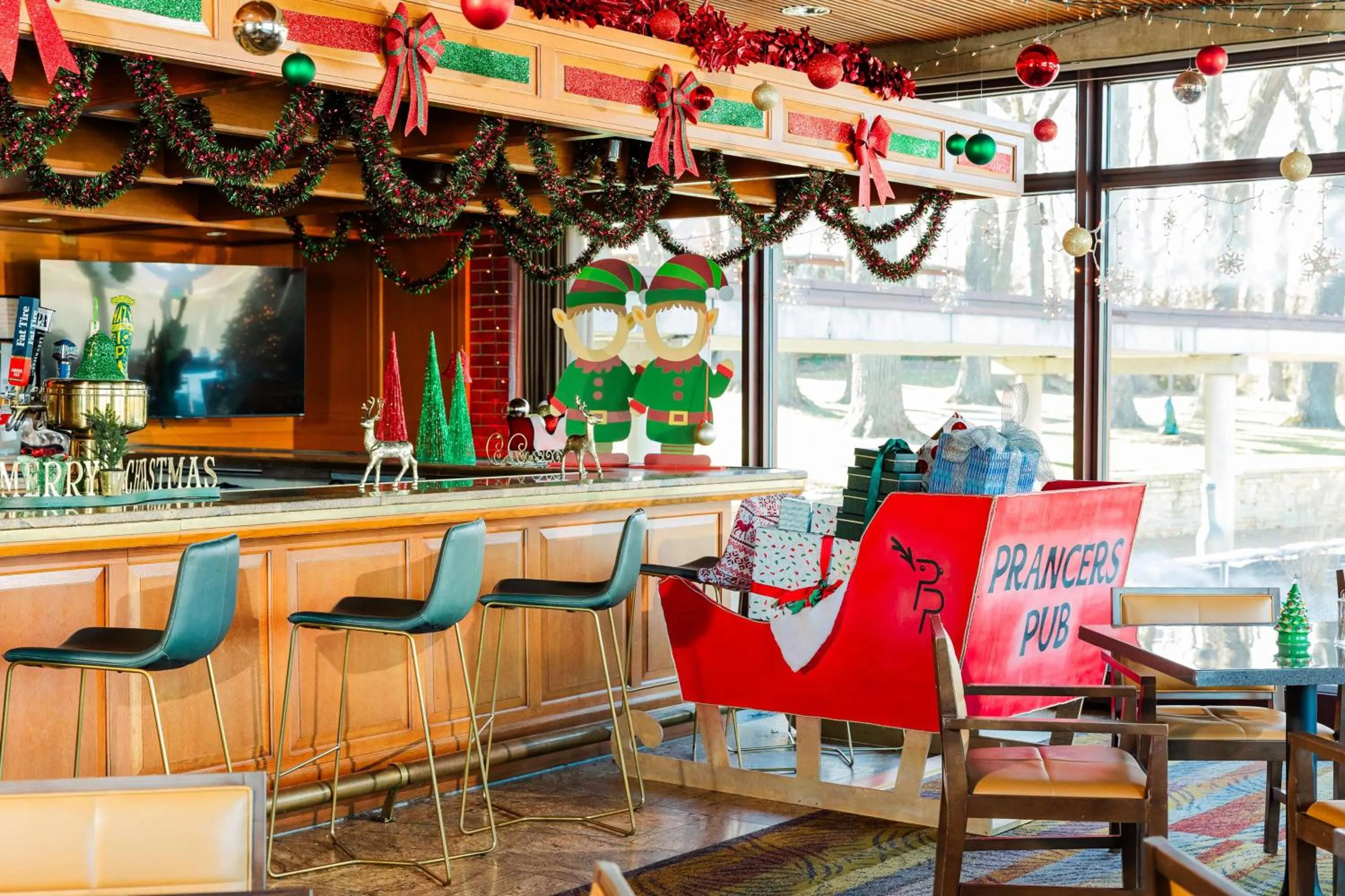 Lounge or bar in Hyatt Lodge Oak Brook Chicago