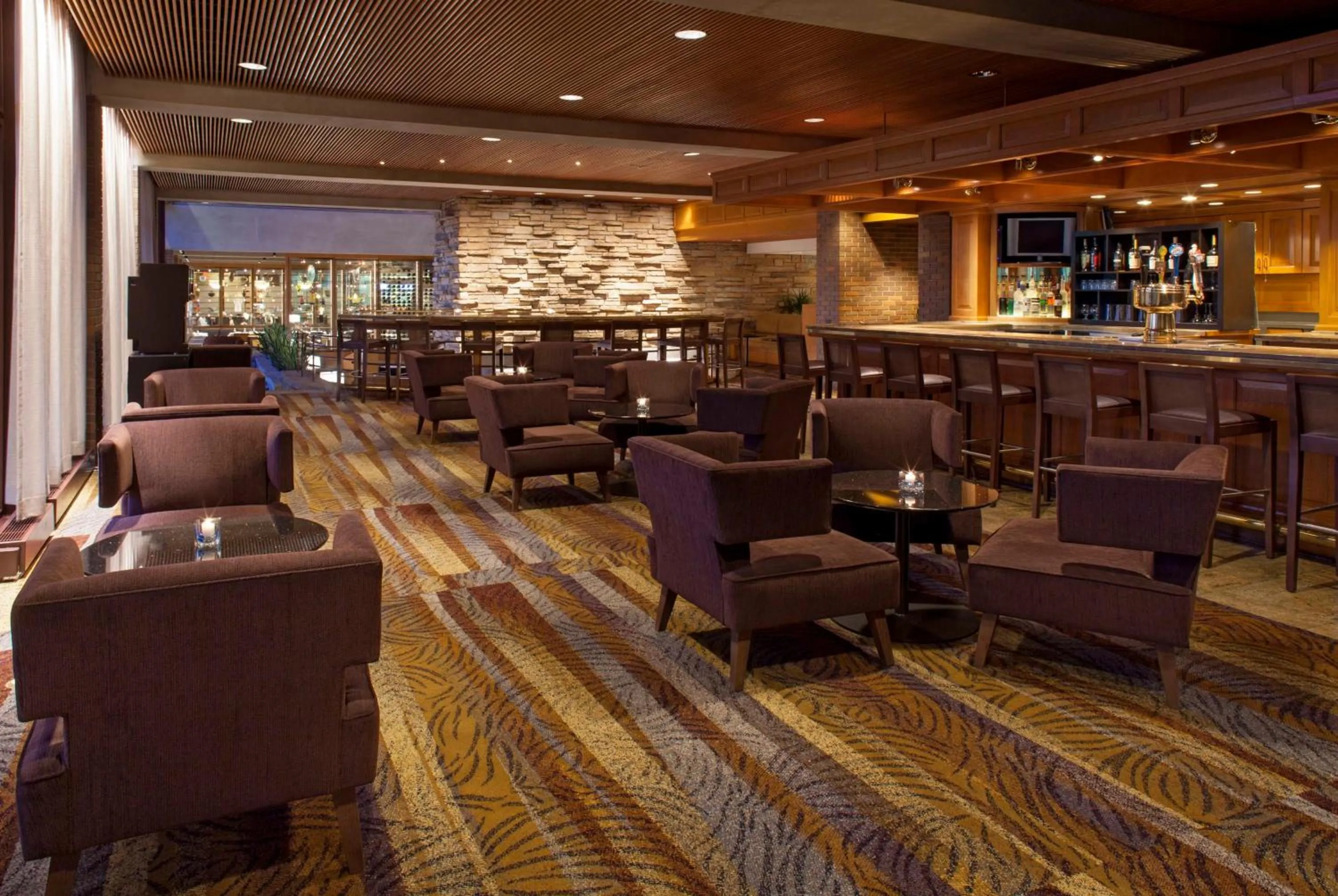 Lounge or bar in Hyatt Lodge Oak Brook Chicago