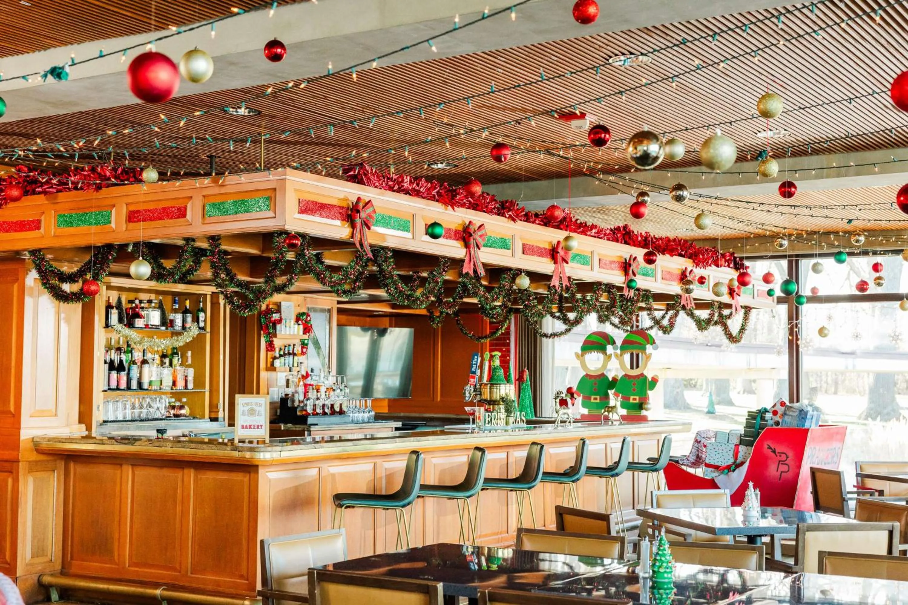 Lounge or bar in Hyatt Lodge Oak Brook Chicago