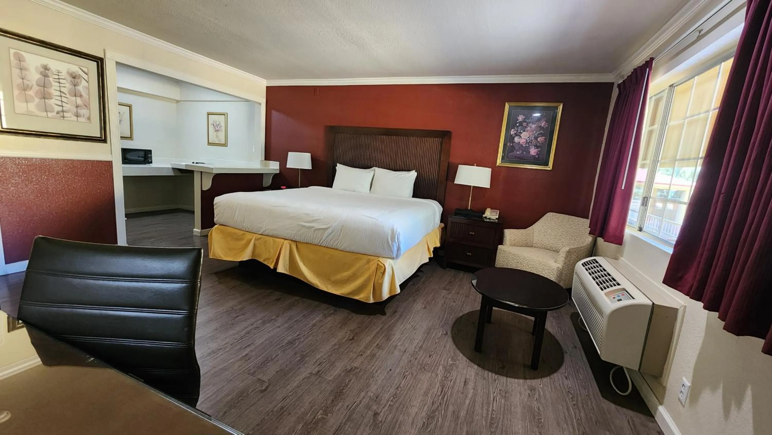 Bed in Mission Inn and Suites