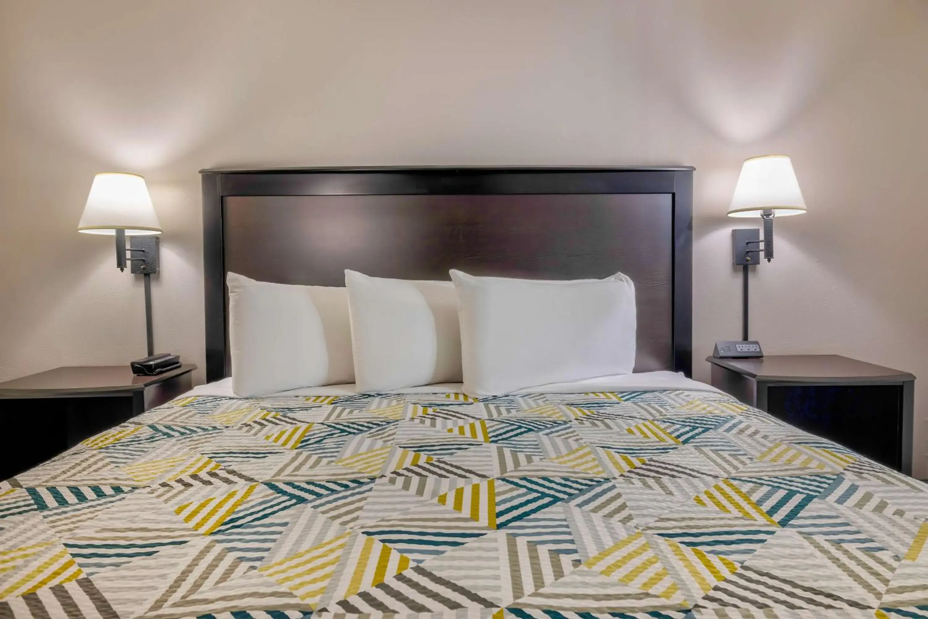 Queen Suite - single occupancy - Non-Smoking in Motel 6 Stuart, IA Queen Suite - single occupancy - Non-Smoking in Motel 6 Stuart, IA