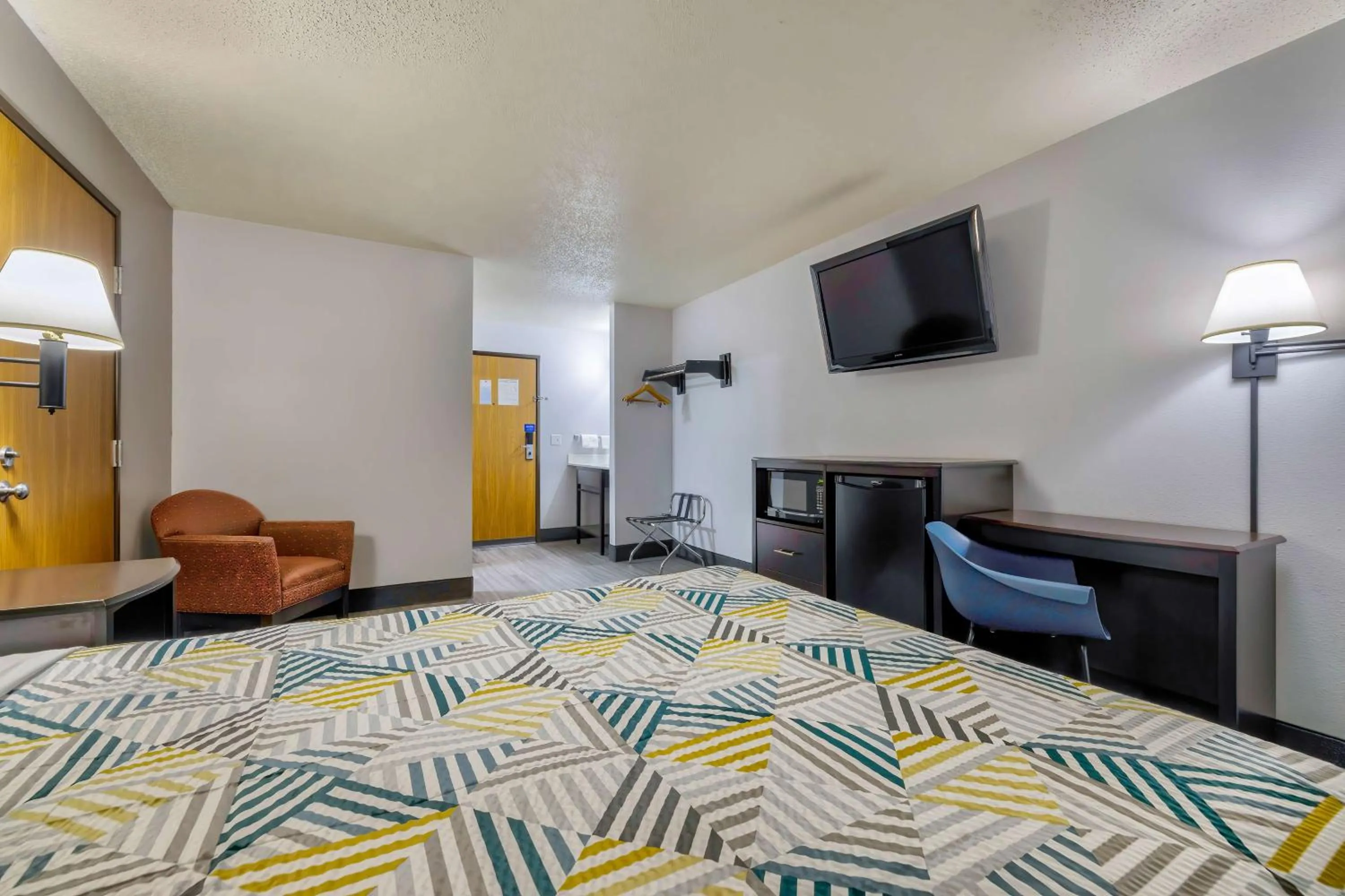 Bedroom, Bed in Motel 6 Stuart, IA