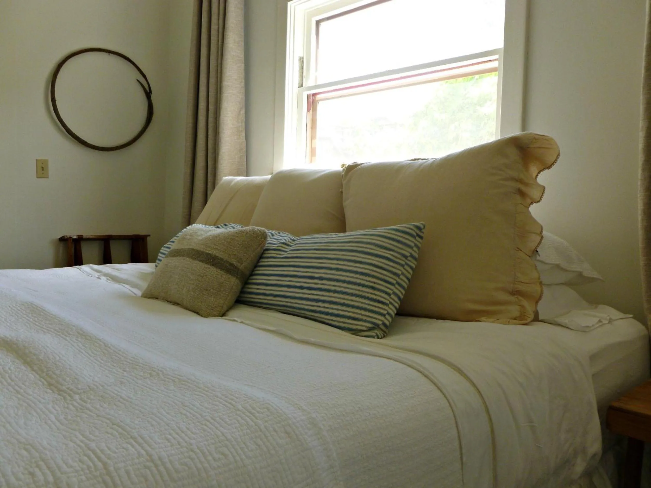 Bed in An Inn to Remember