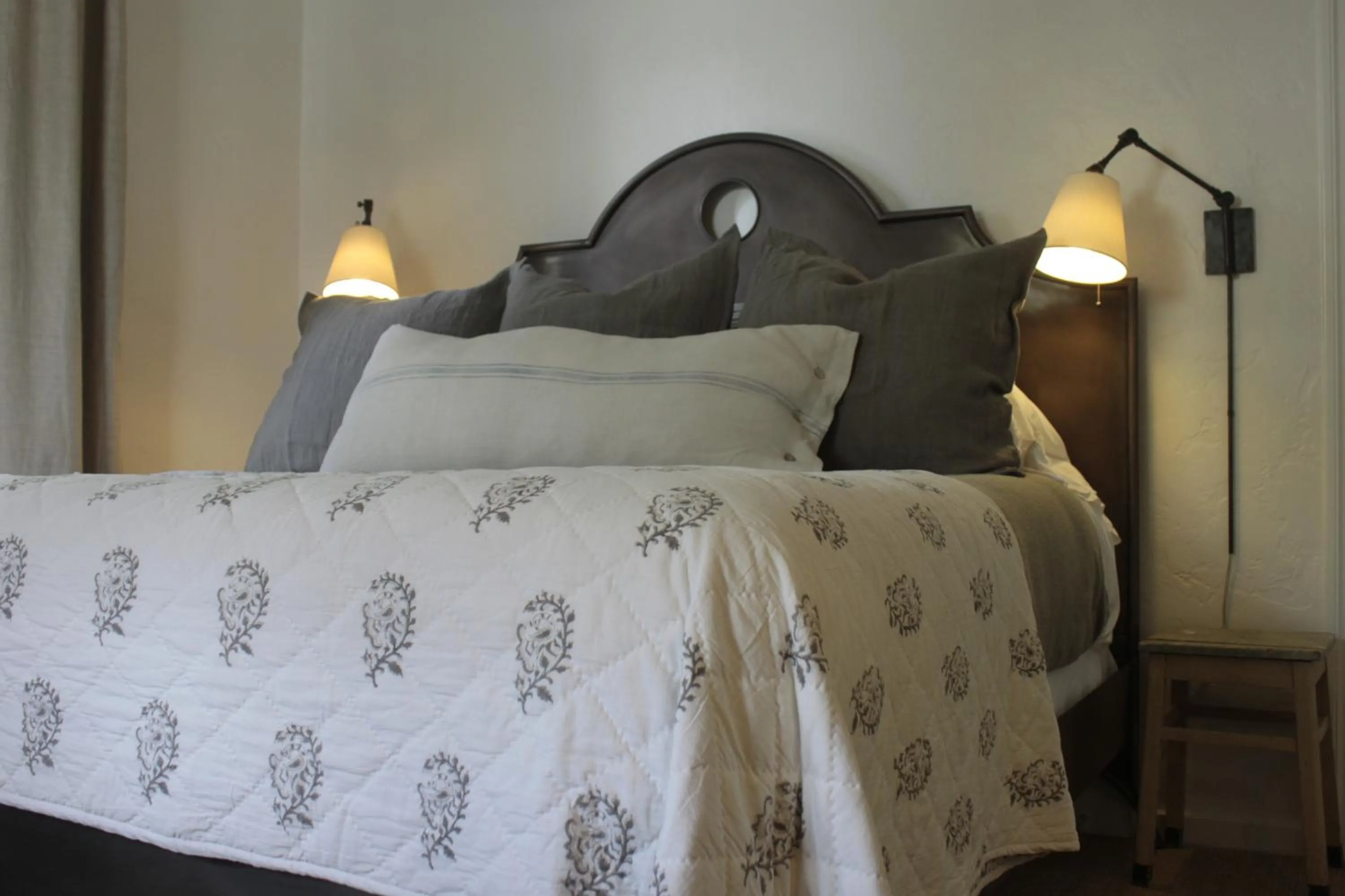 Bed in An Inn to Remember