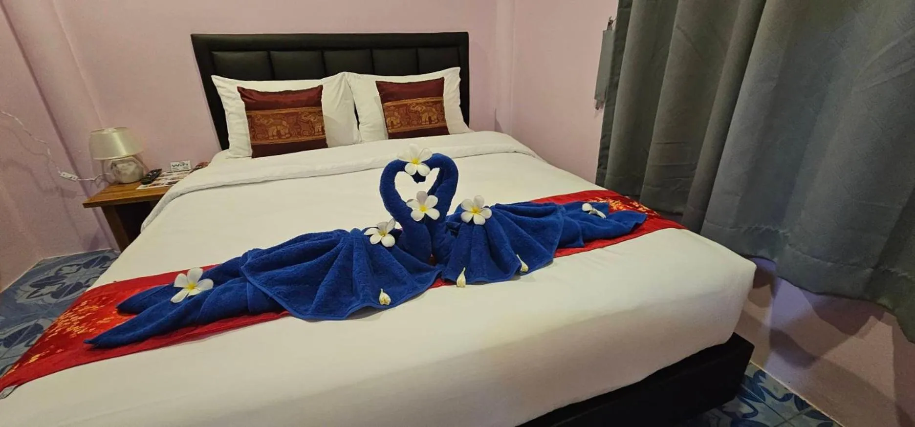 Bed in SK Hometel Samui Airport