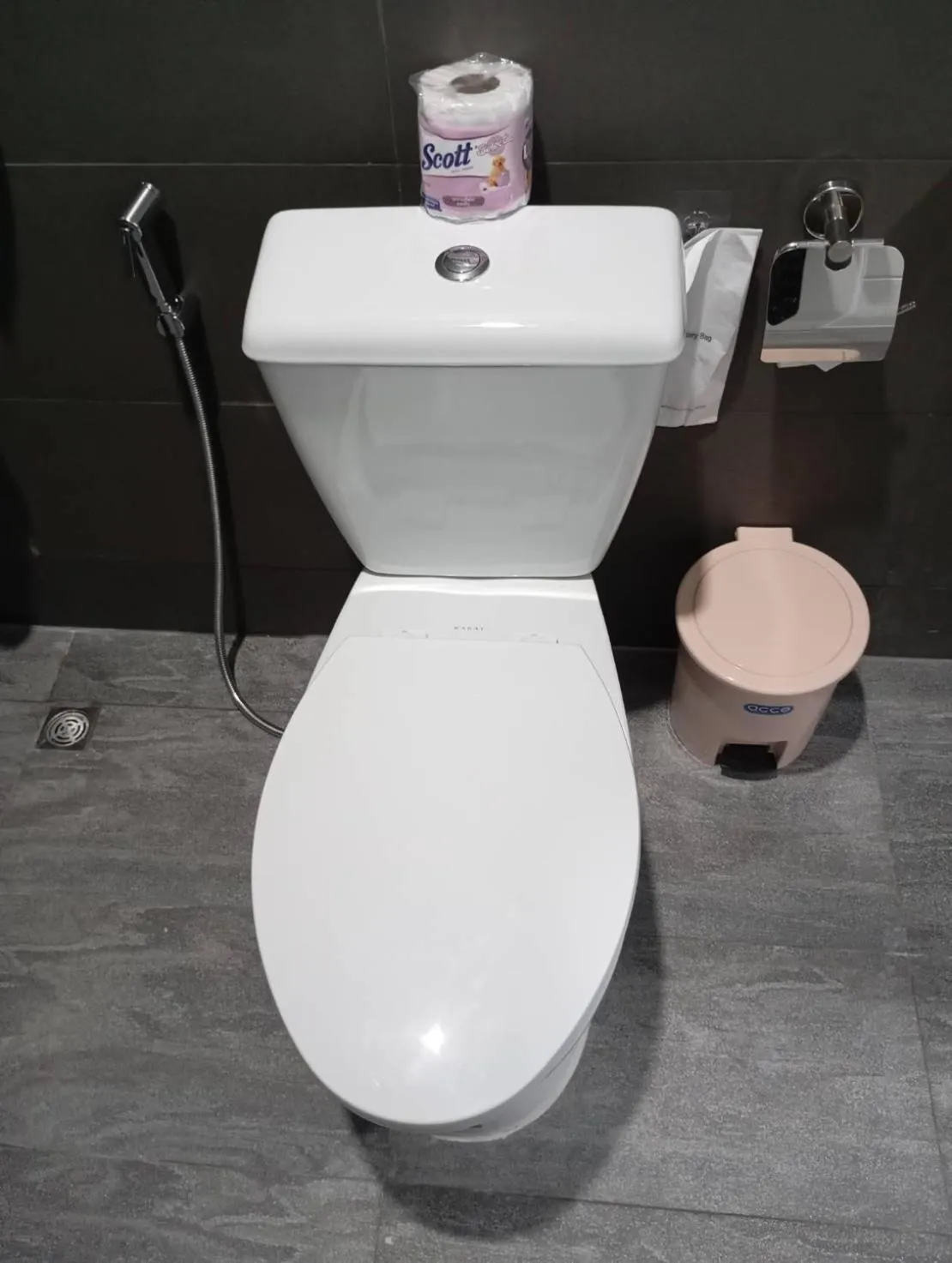 Toilet in SK Hometel Samui Airport