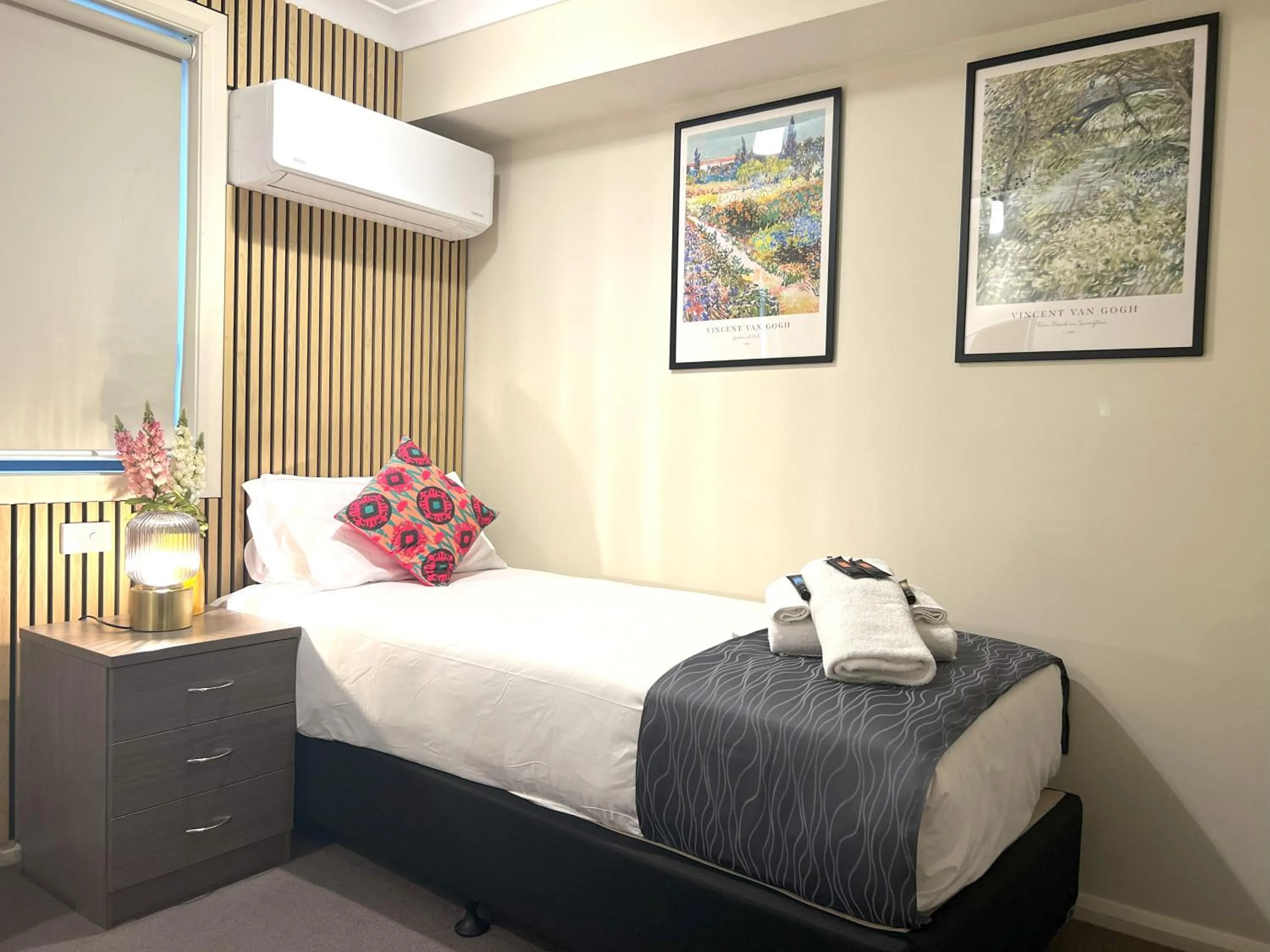 Decorative detail, Bed in Comfort Inn Serenity Bathurst