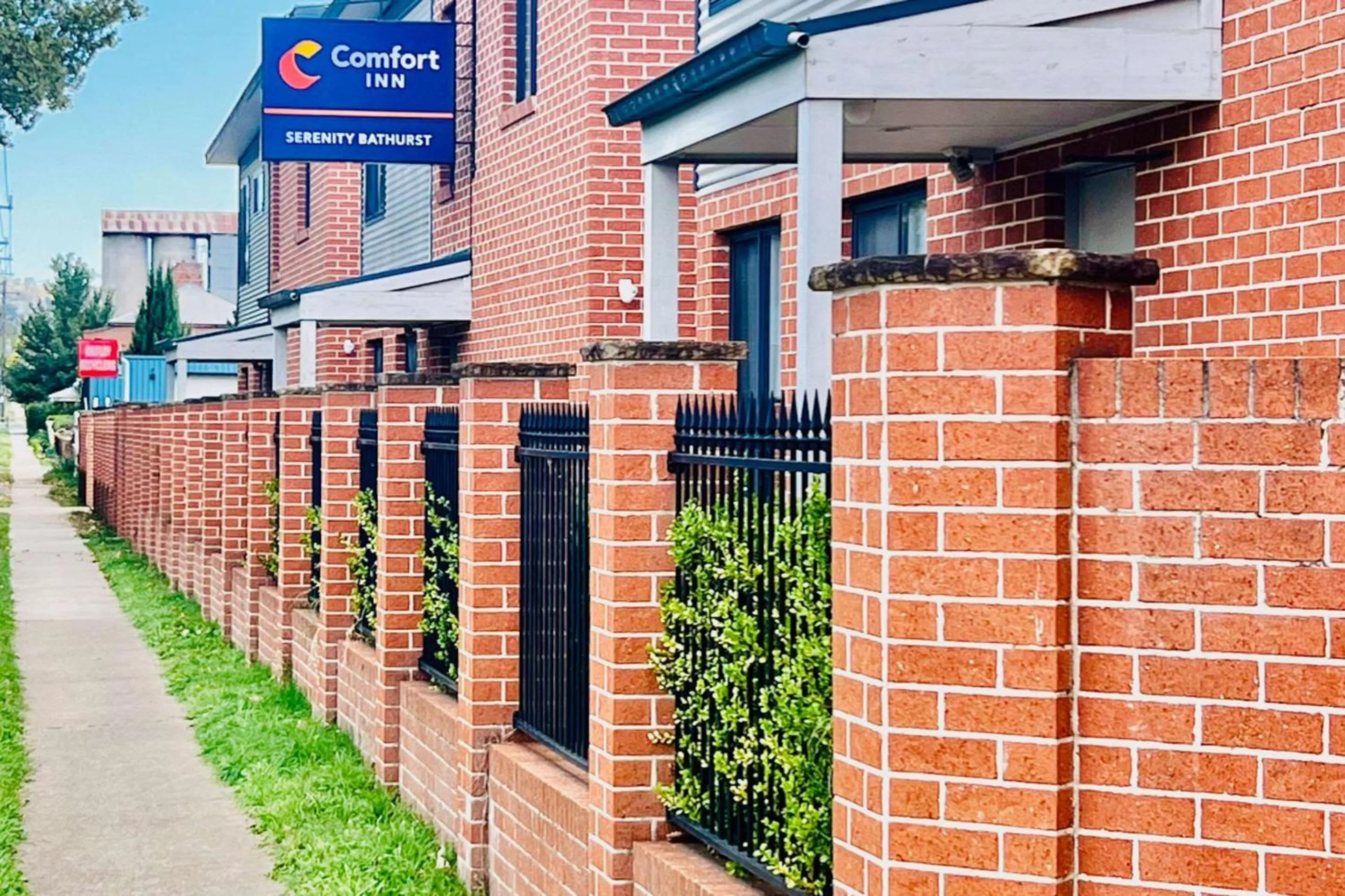 Property building in Comfort Inn Serenity Bathurst