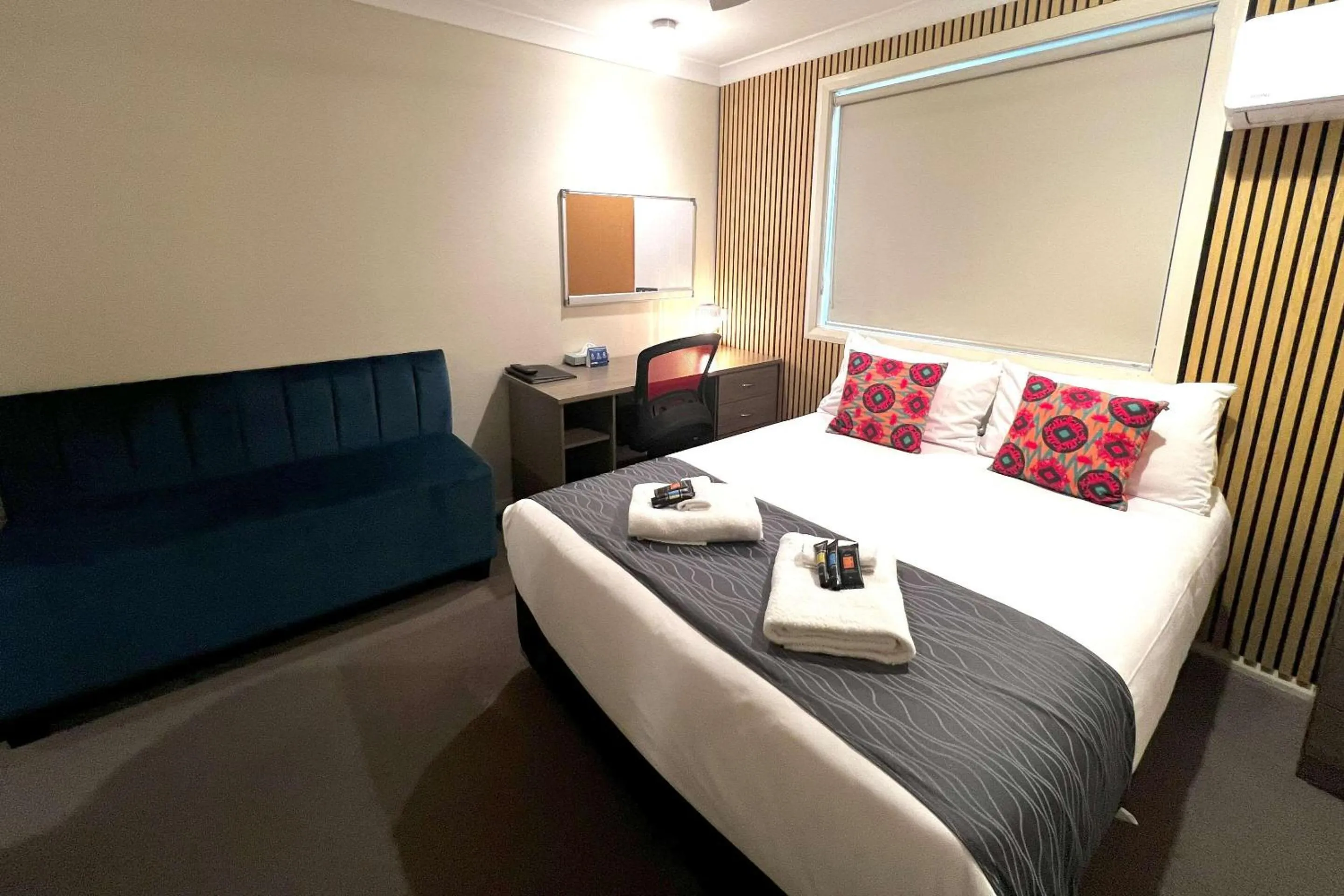 Bedroom, Bed in Comfort Inn Serenity Bathurst