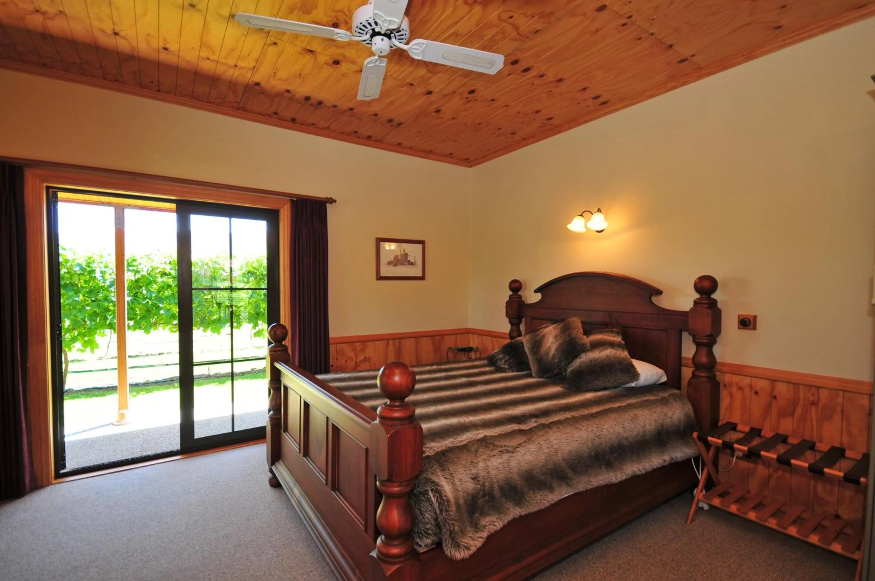 Bedroom, Bed in River Rock Estate