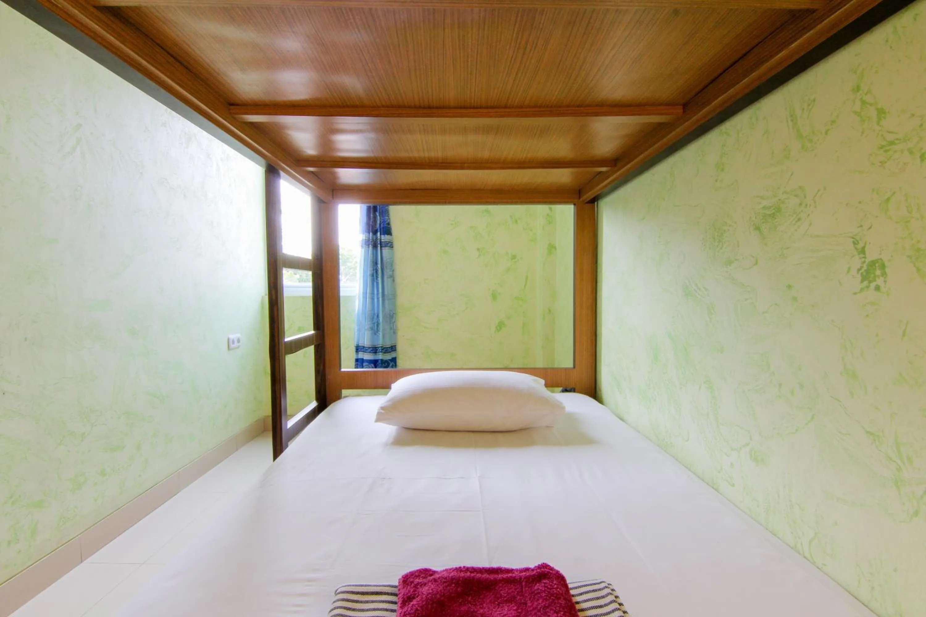 bunk bed, Bed in Yani Homestay