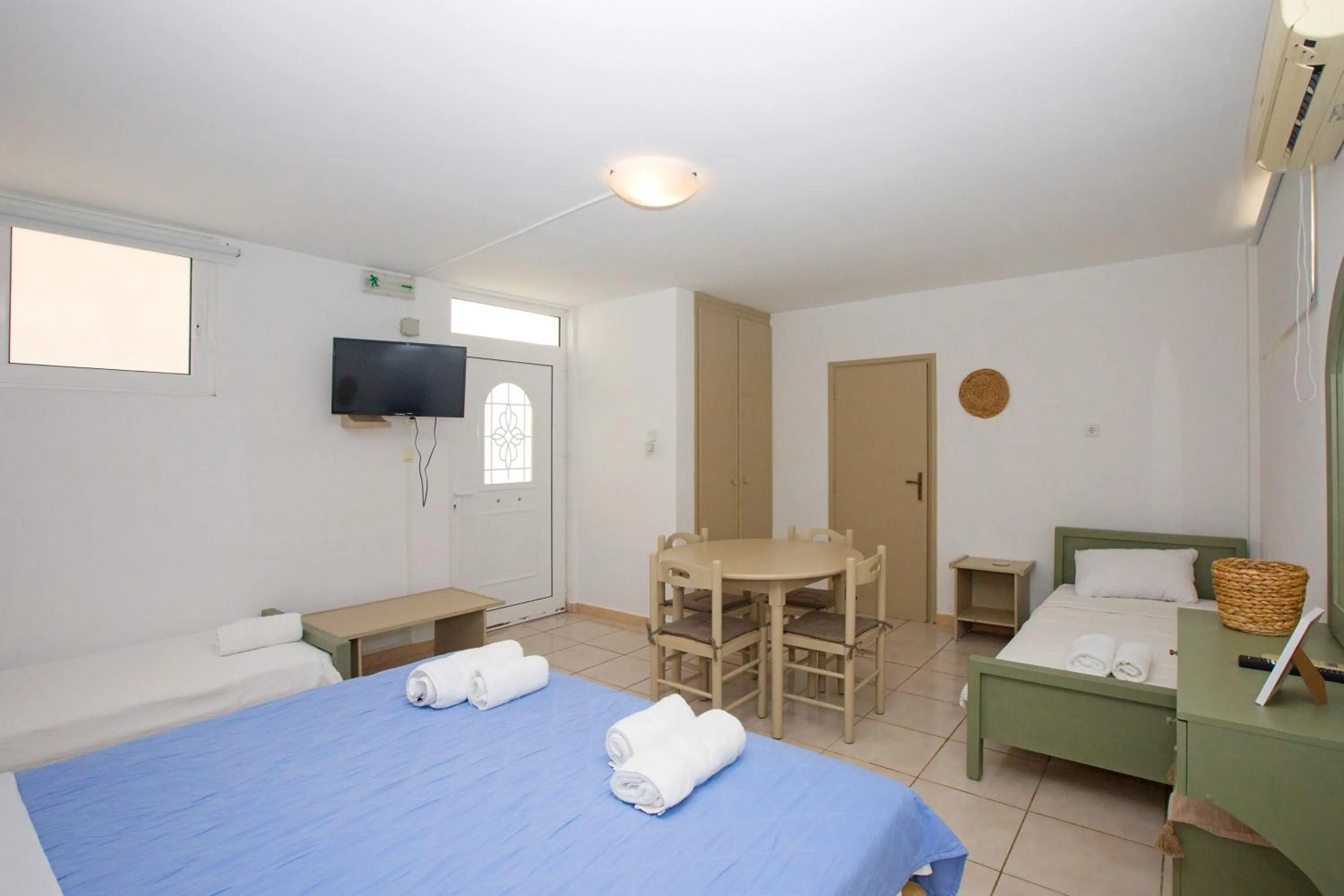 Photo of the whole room, Bed in Blue Marine Village