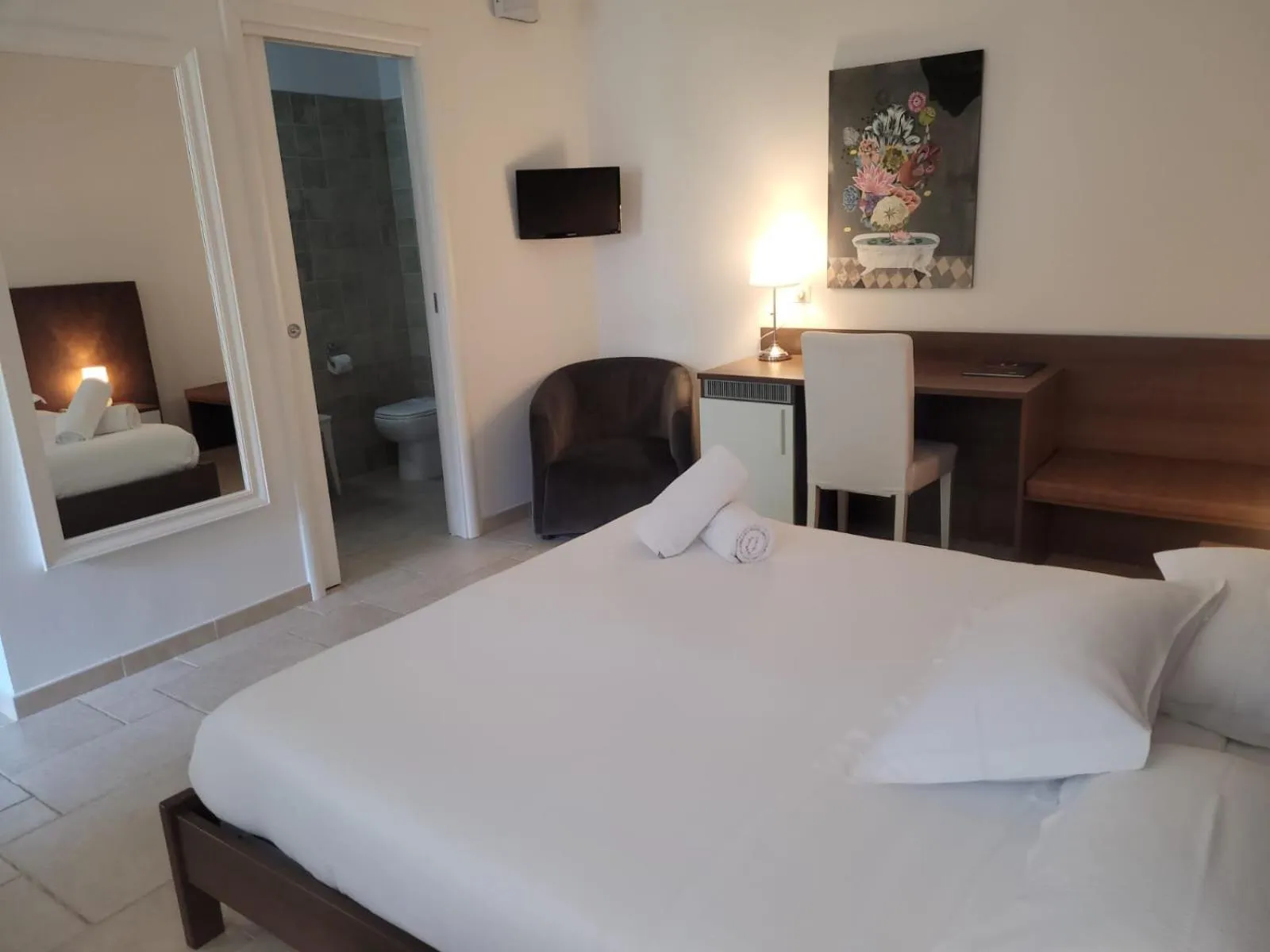 Decorative detail, Bed in Residence Masseria Santa Lucia