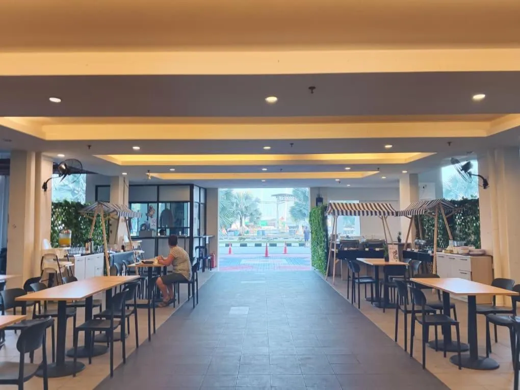 Restaurant/places to eat in AnyLodge Waterfront Marina Island Pangkor-Lumut