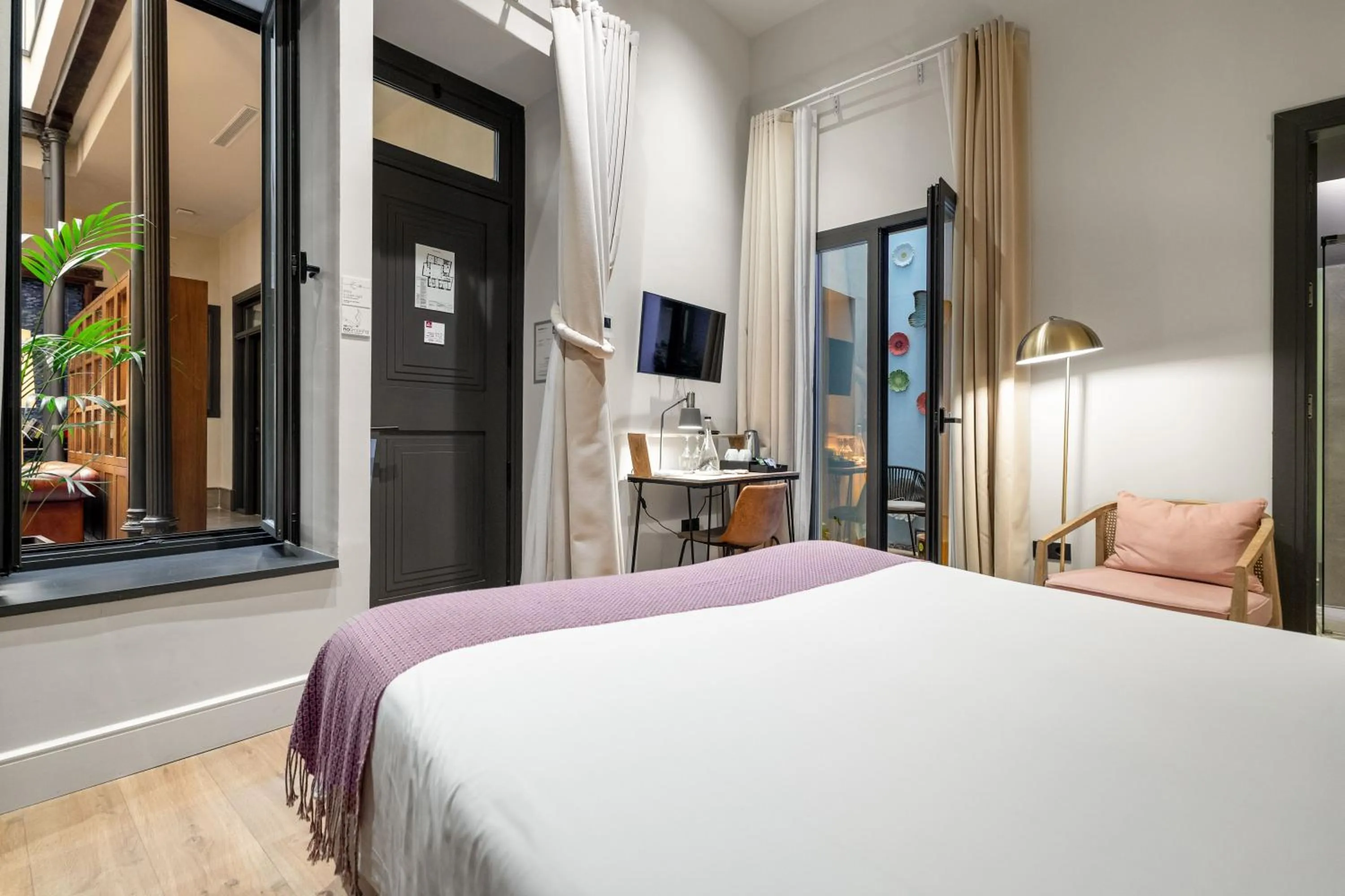 Bed in Casa Alhaja by Shiadu