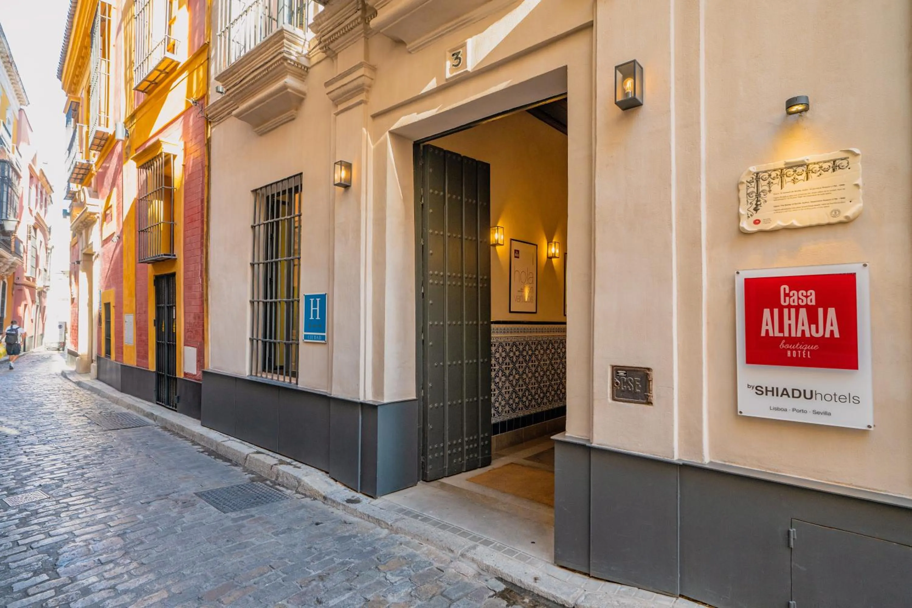 Casa Alhaja by Shiadu