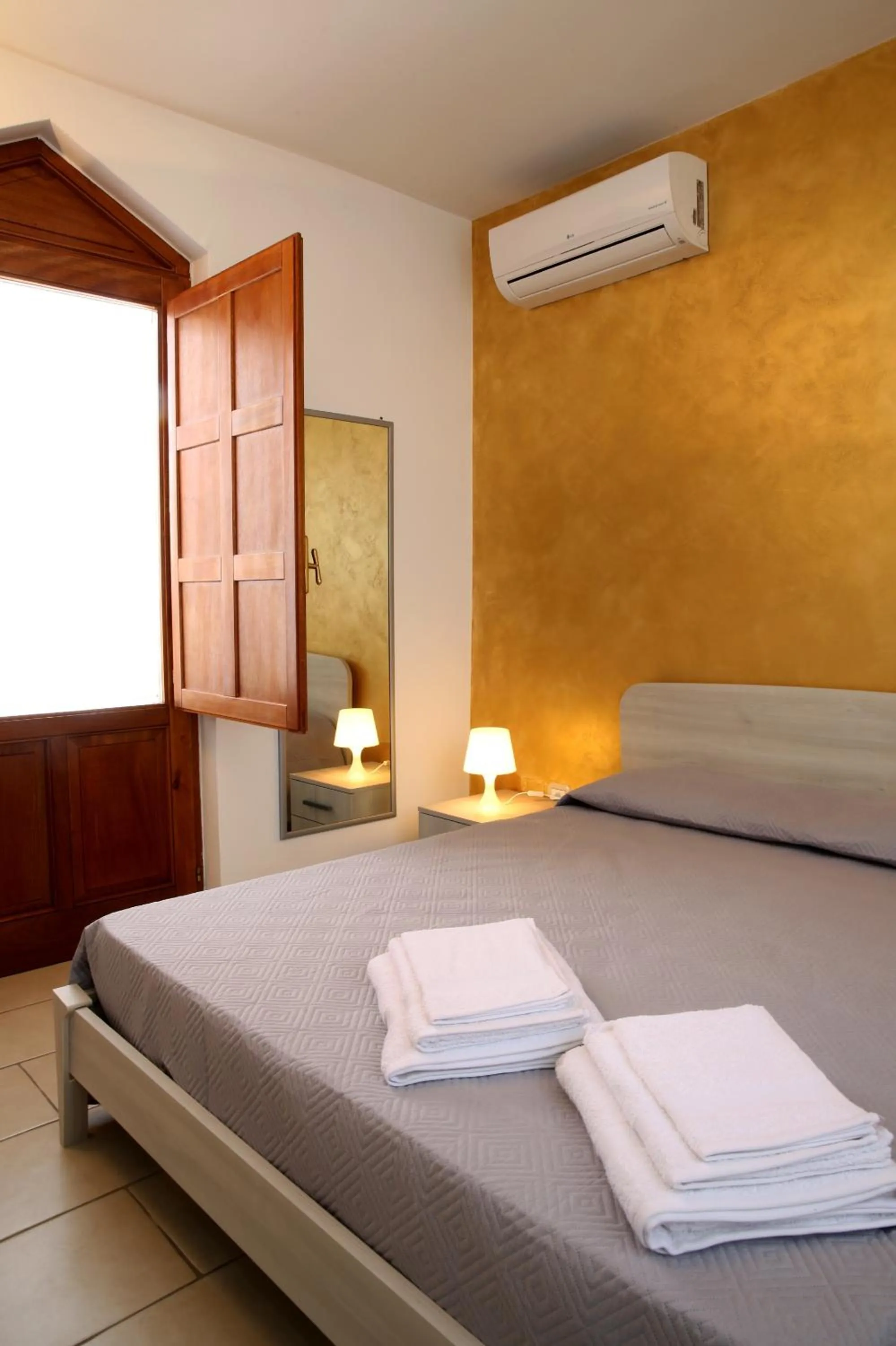 Bed in Corte Rondine B&B