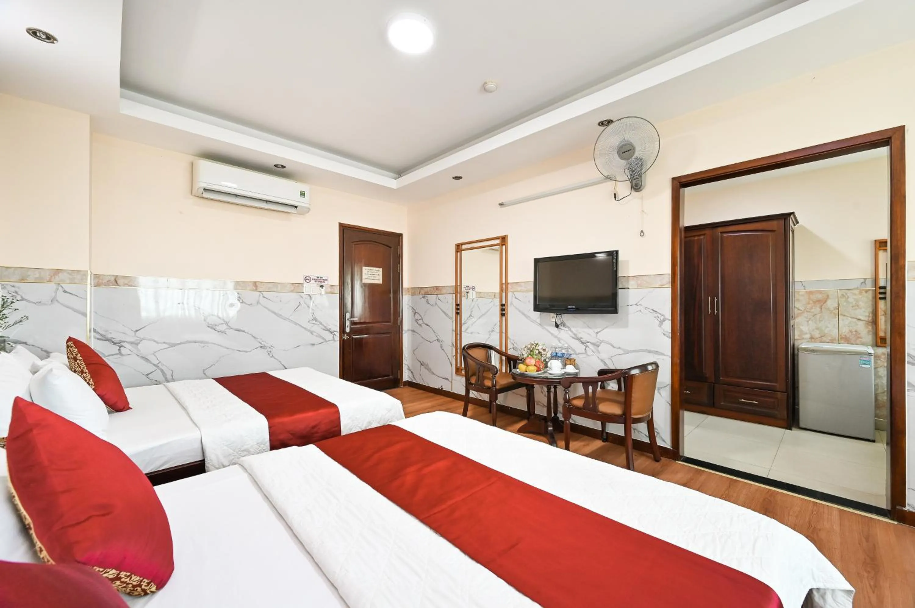 Property building, Bed in Duc Minh Saigon Airport Hotel