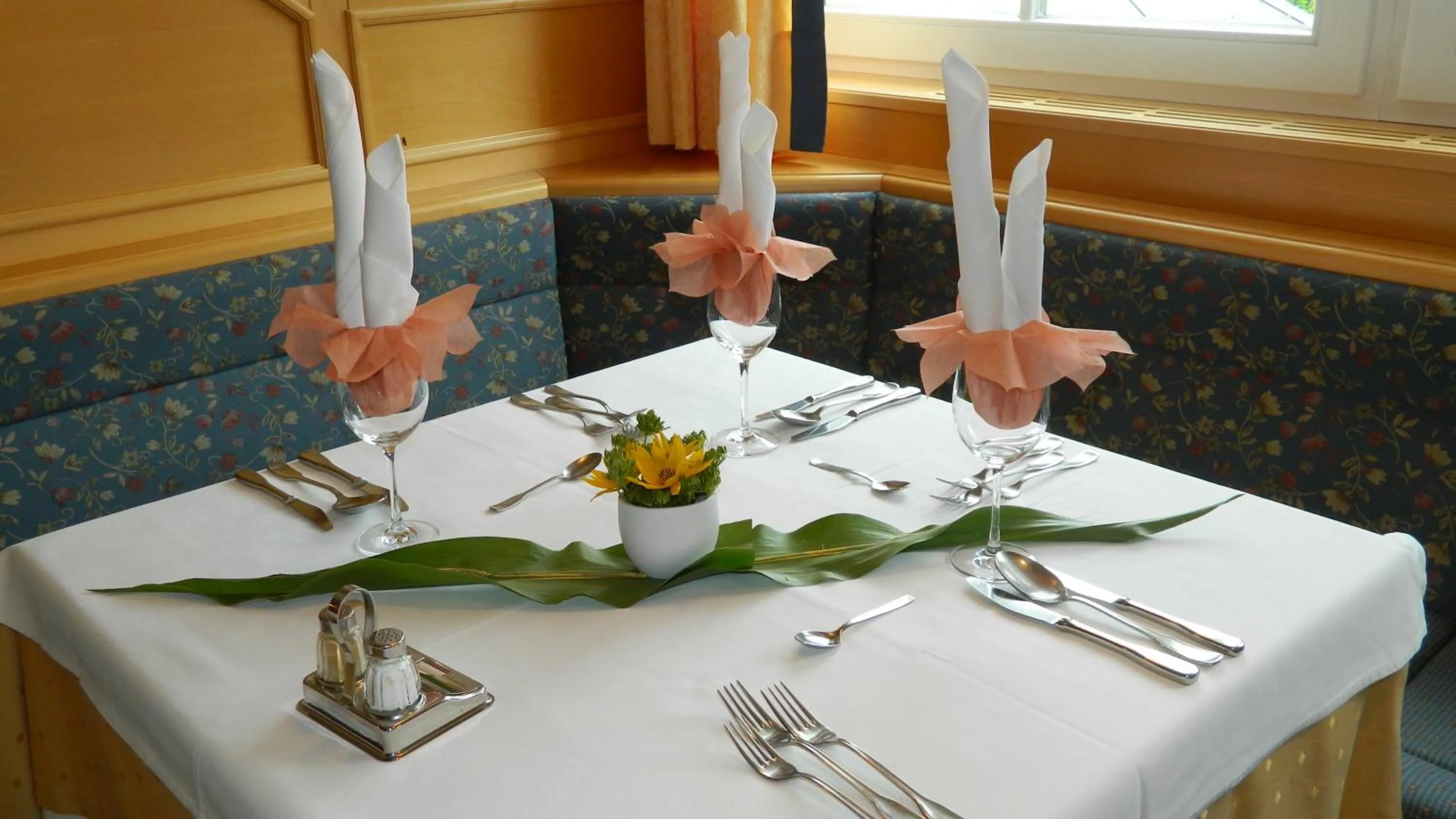 Restaurant/places to eat in Hotel Pörnbacher