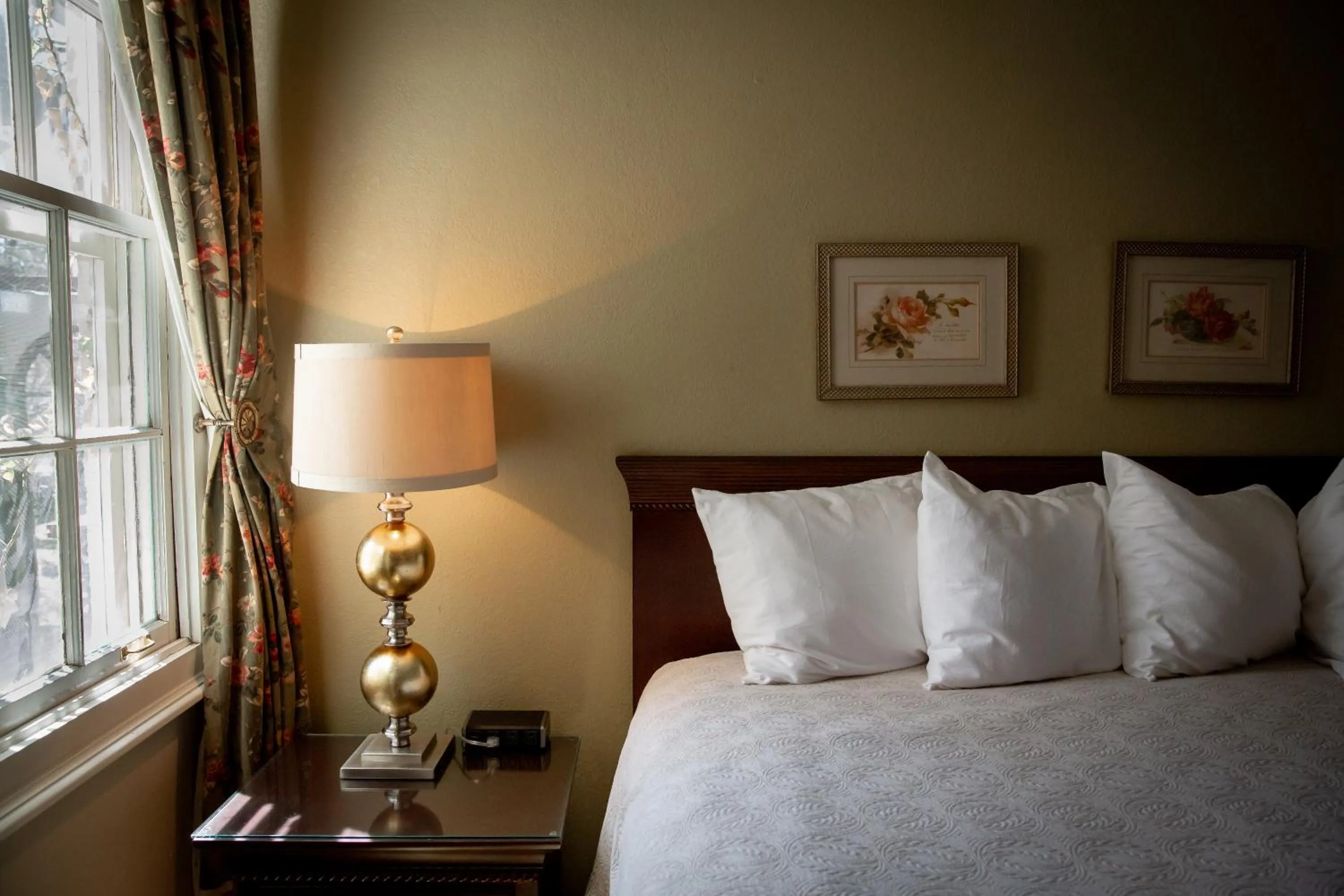 Bed in The Hotel Paisano