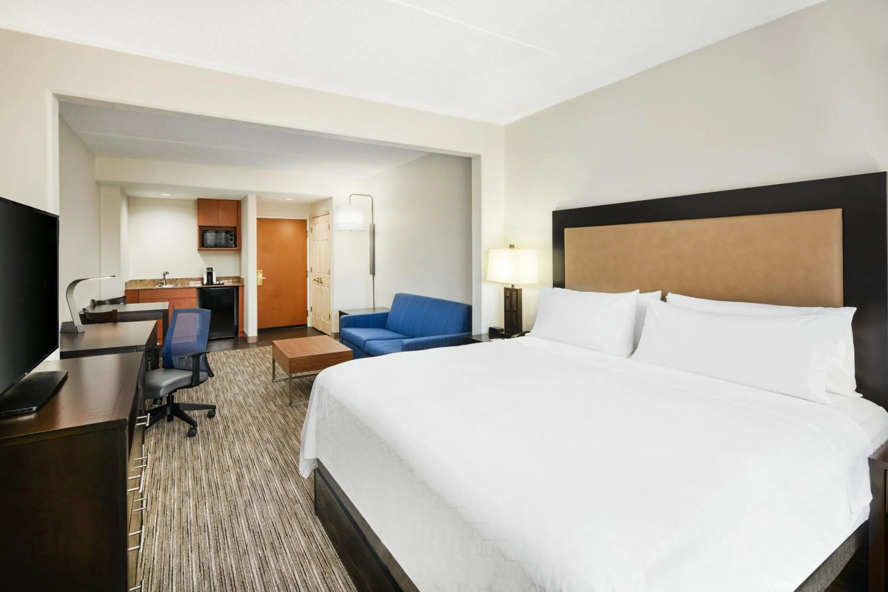 Photo of the whole room, Bed in Holiday Inn Express & Suites Jacksonville South East - Medical Center Area by IHG