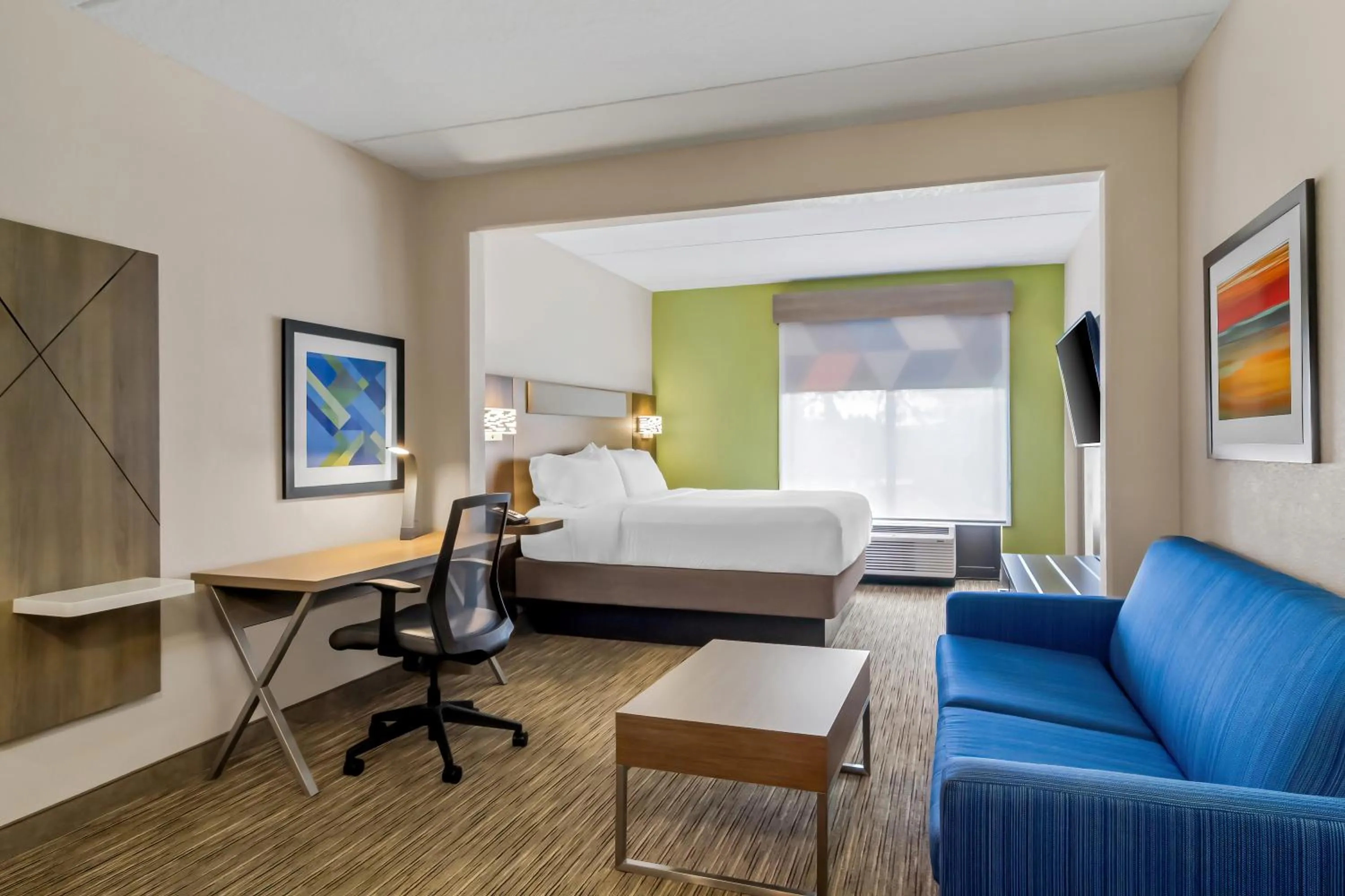 Photo of the whole room, Bed in Holiday Inn Express & Suites Jacksonville South East - Medical Center Area by IHG