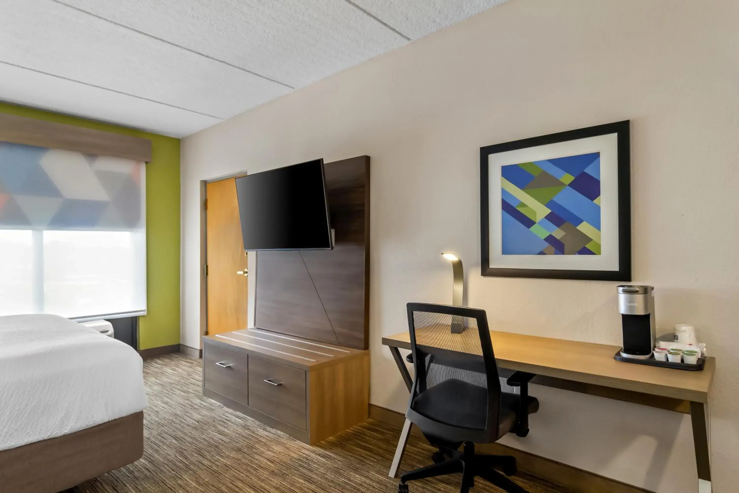 King Room - Disability Access in Holiday Inn Express & Suites Jacksonville South East - Medical Center Area by IHG King Room - Disability Access in Holiday Inn Express & Suites Jacksonville South East - Medical Center Area by IHG