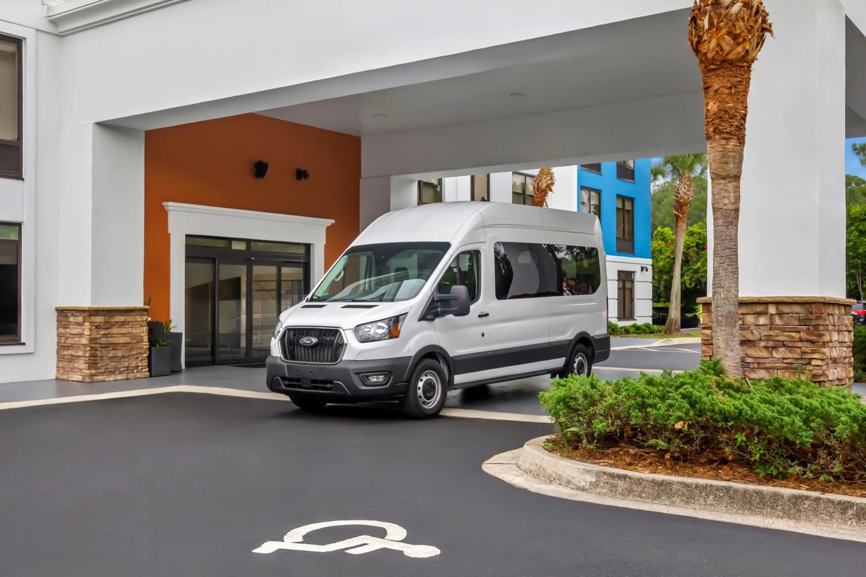 shuttle in Holiday Inn Express & Suites Jacksonville South East - Medical Center Area by IHG