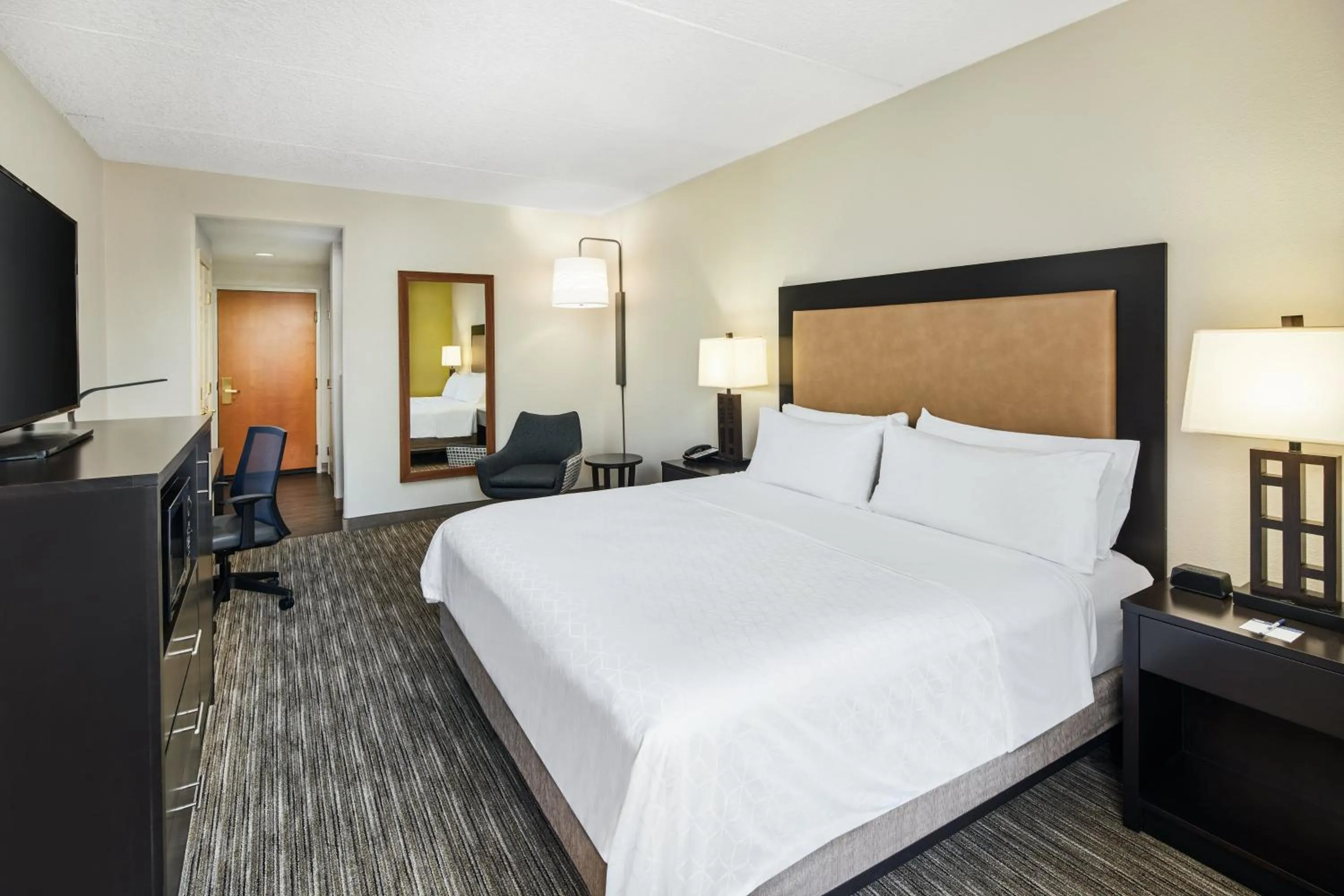 Photo of the whole room, Bed in Holiday Inn Express & Suites Jacksonville South East - Medical Center Area by IHG