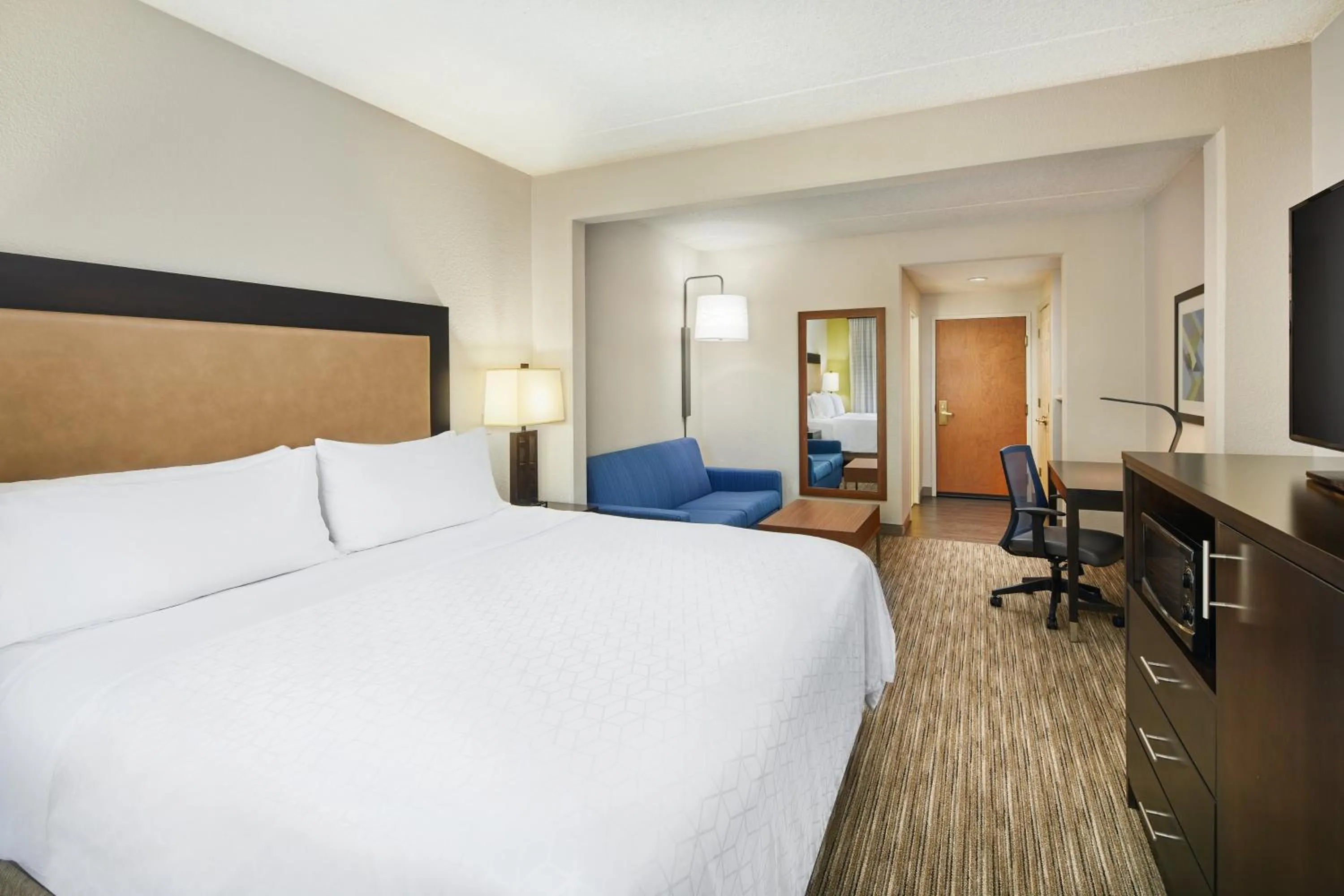 Photo of the whole room, Bed in Holiday Inn Express & Suites Jacksonville South East - Medical Center Area by IHG